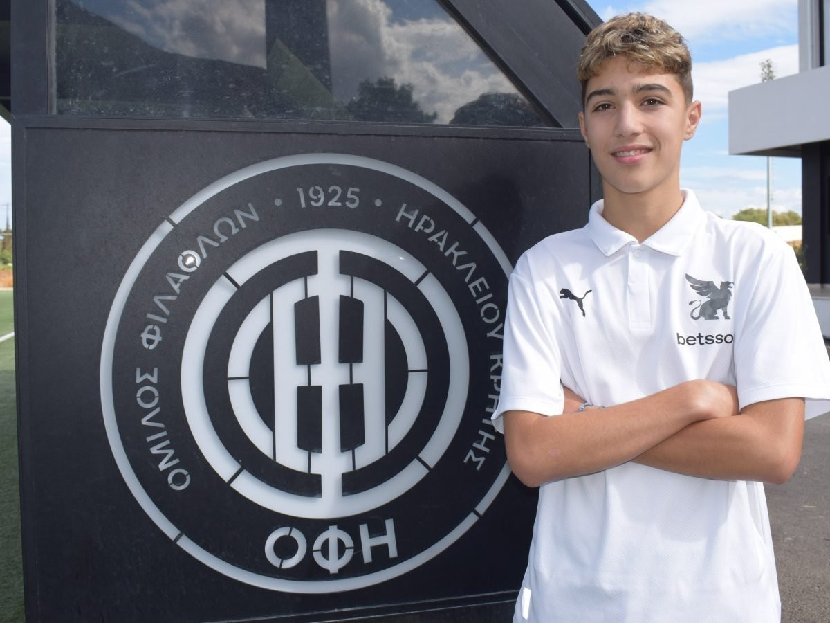 O 15χρονος Χρήστος Τσαλπατούρος έγινε ο νεότερος επαγγελματίας του ΟΦΗ (video)