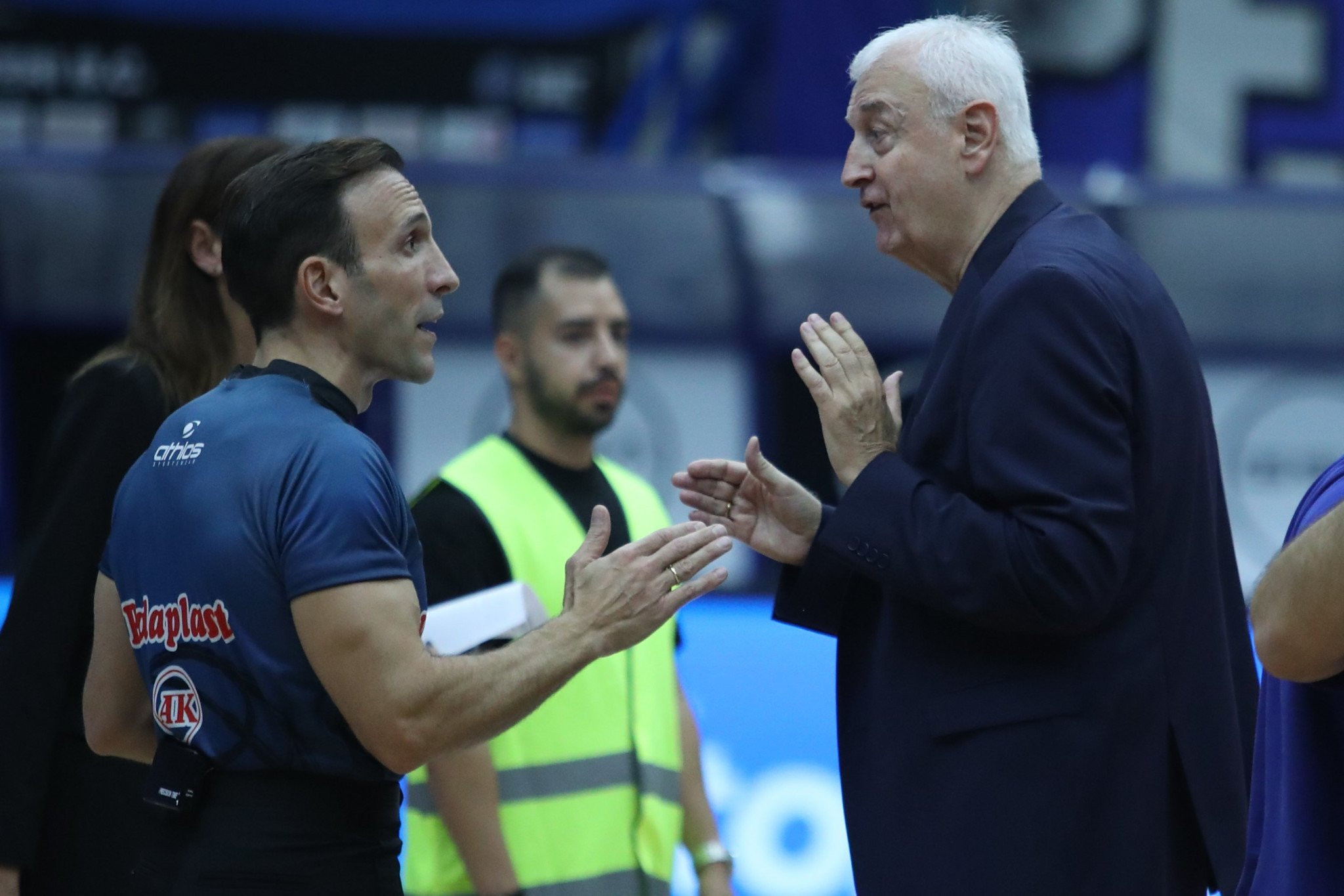 «Ολονυχτία» στην ΑΕΚ με τις αποφάσεις των διαιτητών, έξαλλος ο Σάκοτα