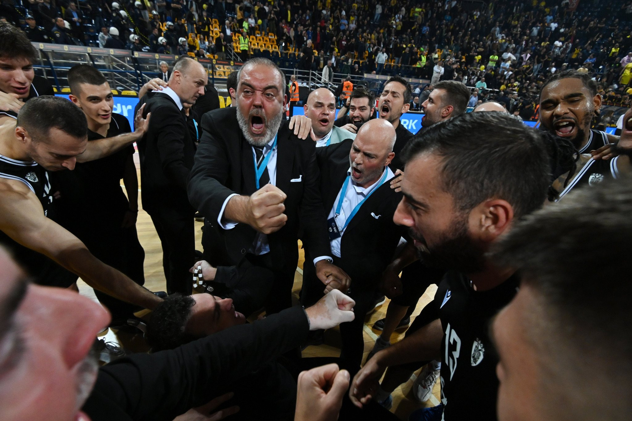 Οι παίκτες του ΠΑΟΚ πανηγύρισαν με τον Γιαννάκη τη νίκη στο Παλέ - Το video του Athletiko