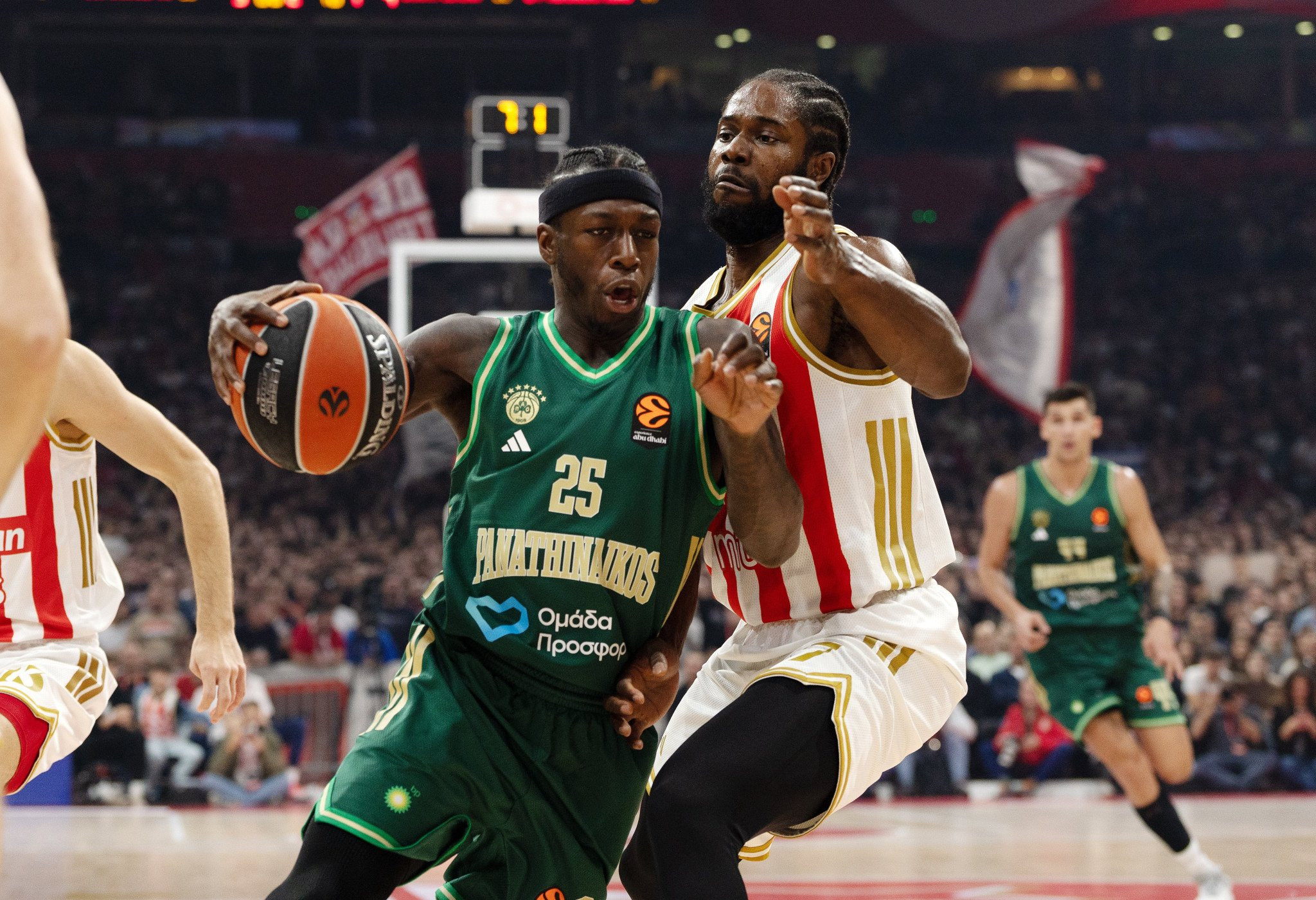 Ο Ναν αποβλήθηκε με 5 φάουλ και οι οπαδοί του Ερυθρού Αστέρα φώναζαν ειρωνικά... MVP