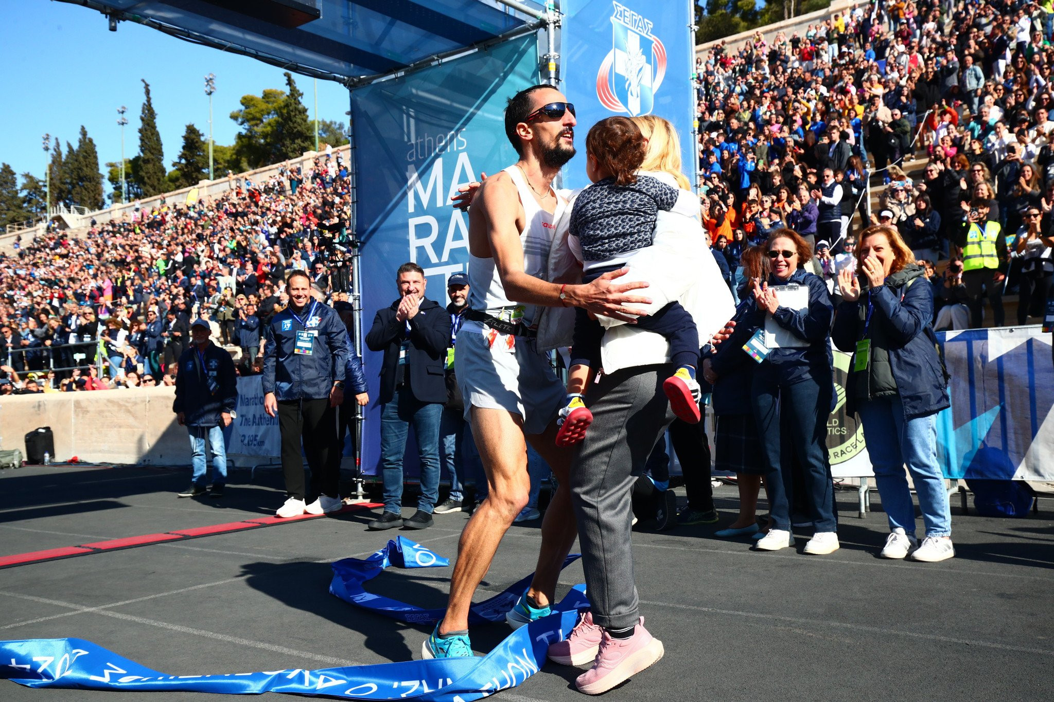 Ο Μπάμπης Πιτσώλης στο Athletiko: «Ο γιος μου είναι το γούρι μου και θα βρίσκεται φέτος στον τερματισμό»