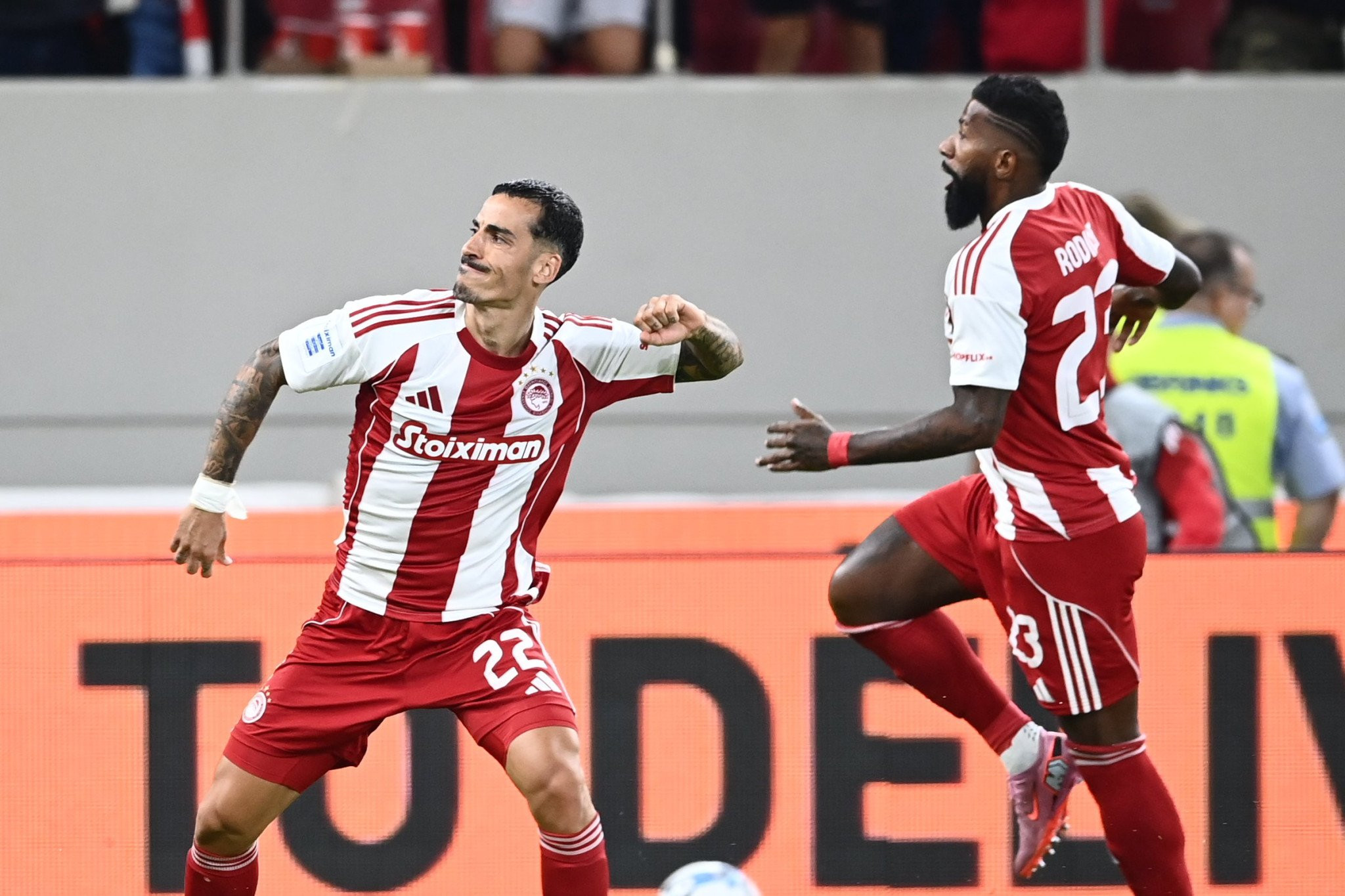 Με Τσικίνιο και Ροντινέι η αποστολή του Ολυμπιακού για ΑΕΚ