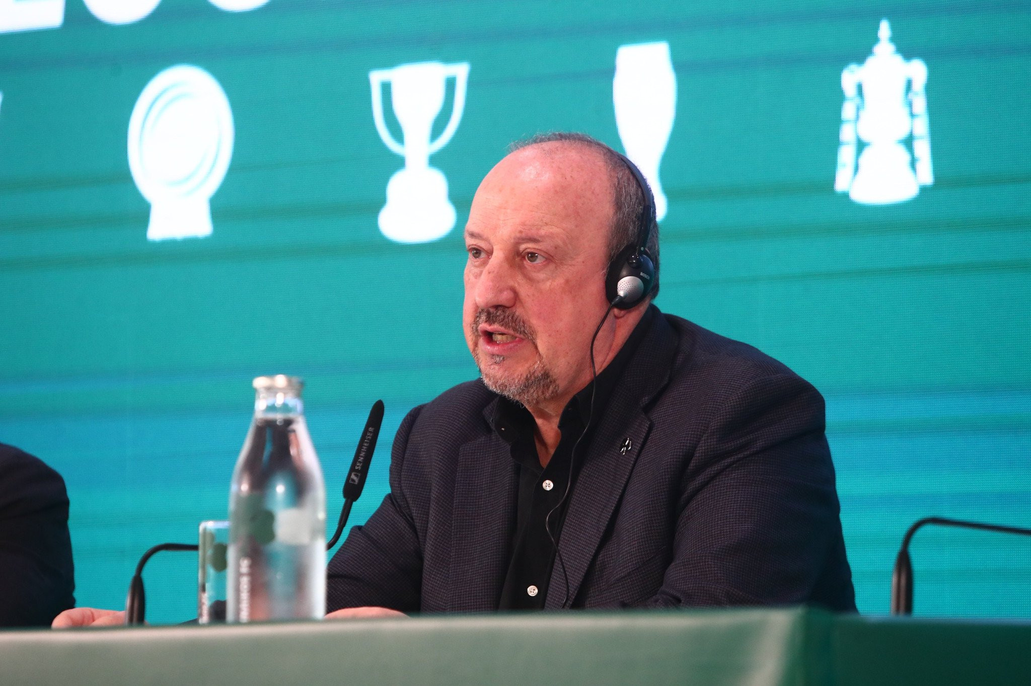 Ποιος είναι ο... Ιησούς που έφερε μαζί του ο Μπενίτεθ: «Τον έφερα να βοηθήσει»!