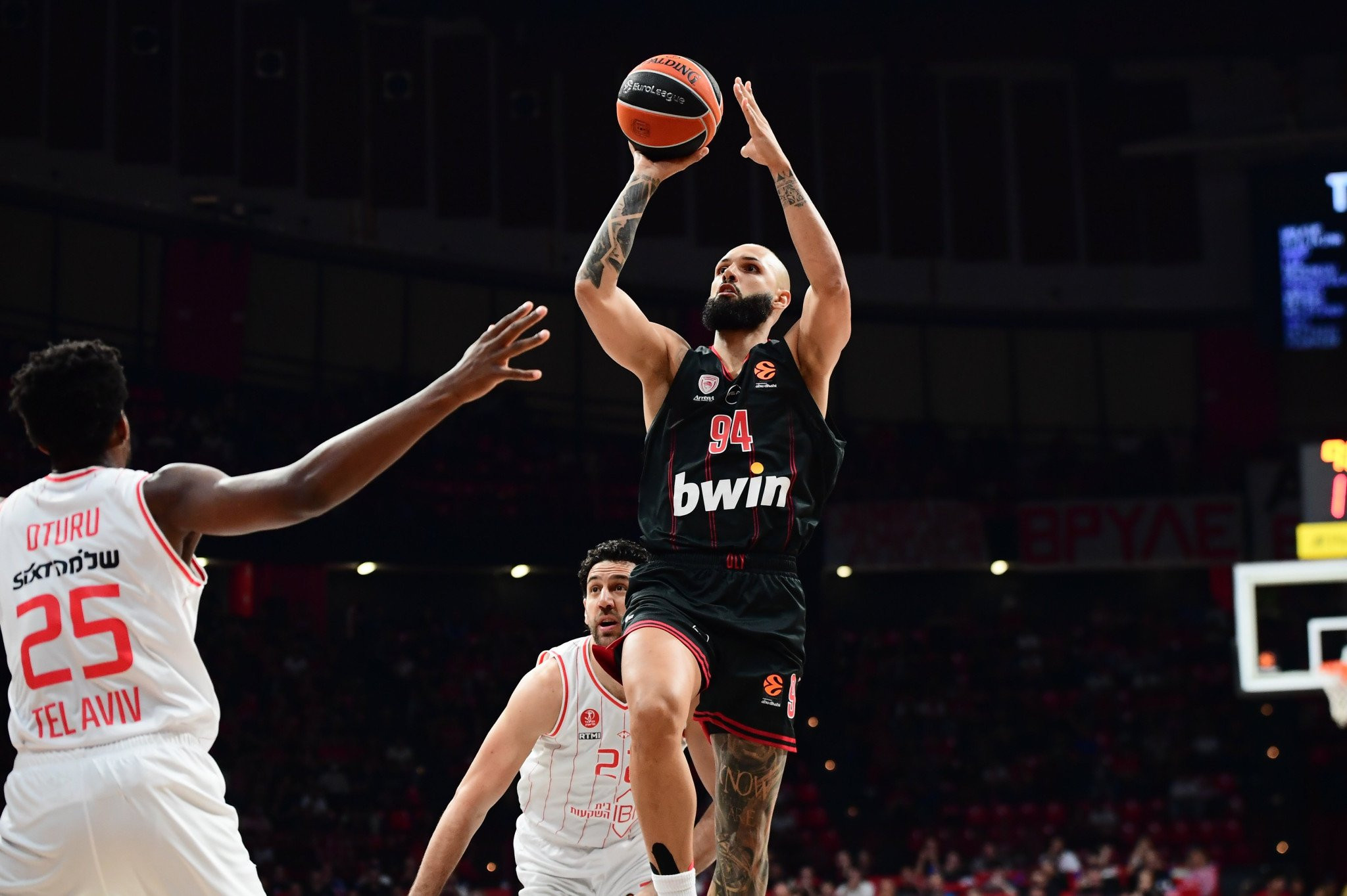 Η παρακάμερα του Ολυμπιακού στη νίκη επί της Χάποελ Τελ Αβίβ (video)