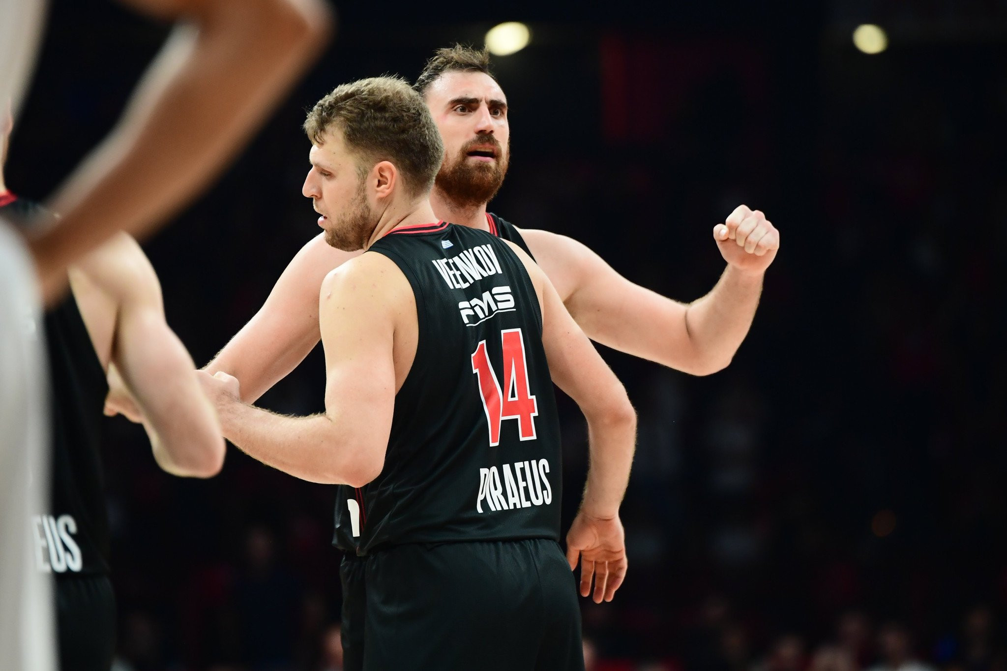 «Άσχημη» νίκη με άγρια, ερυθρόλευκη ομορφιά