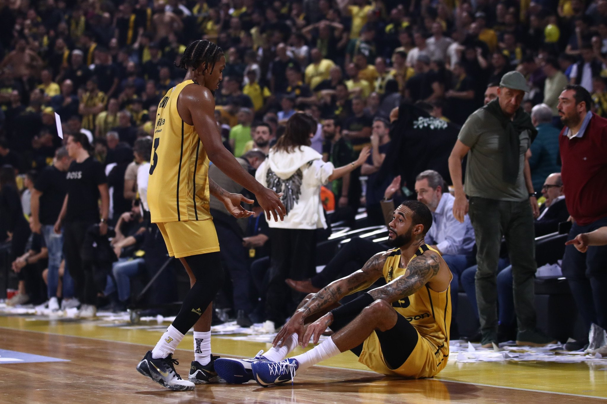 Αποδοκιμασίες των φίλων του Άρη μετά την ήττα από τον ΠΑΟΚ