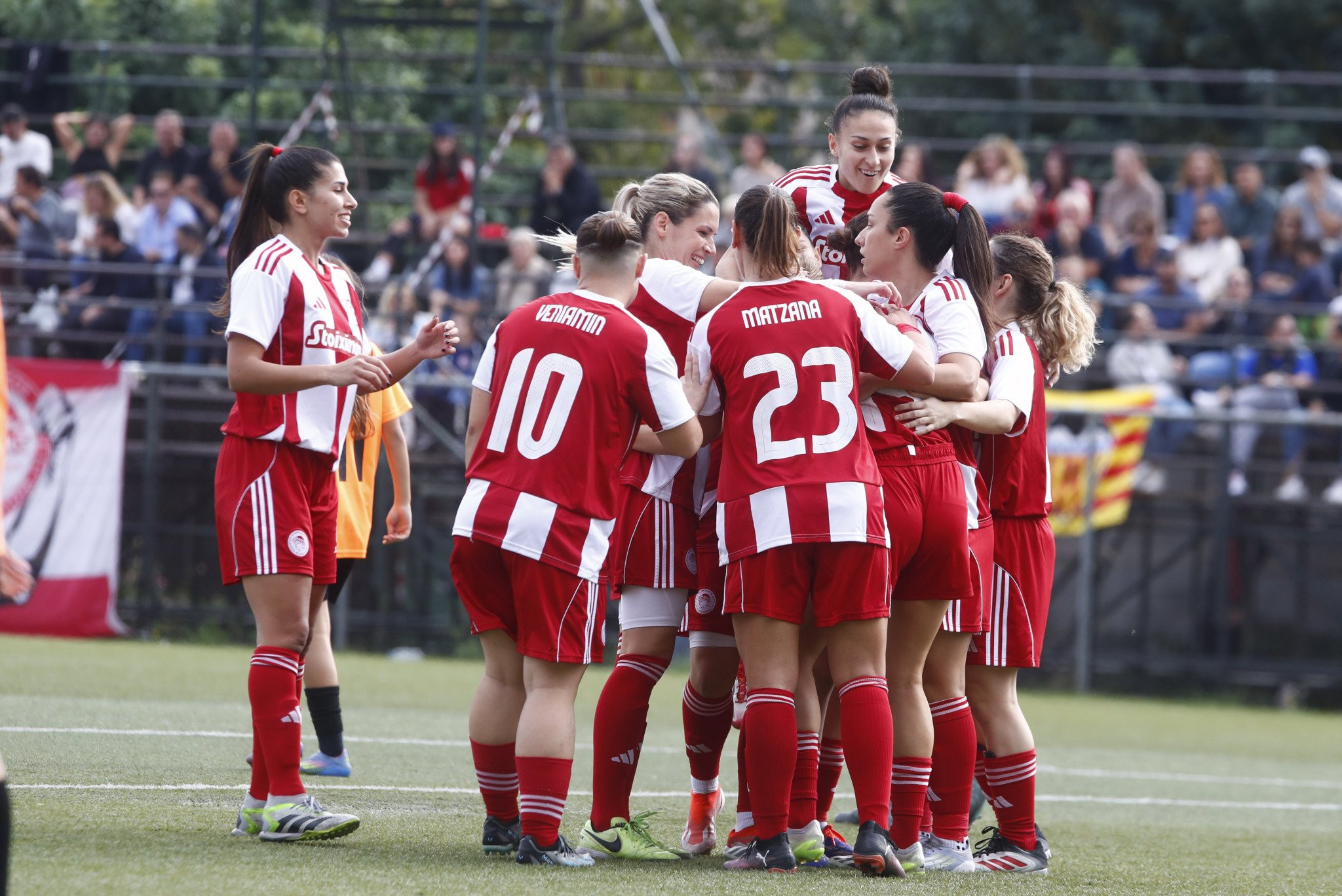 Η ομάδα γυναικών του Ολυμπιακού κέρδισε με 10-0 τη Διεθνή Ακαδημία 3Β ΑΣ