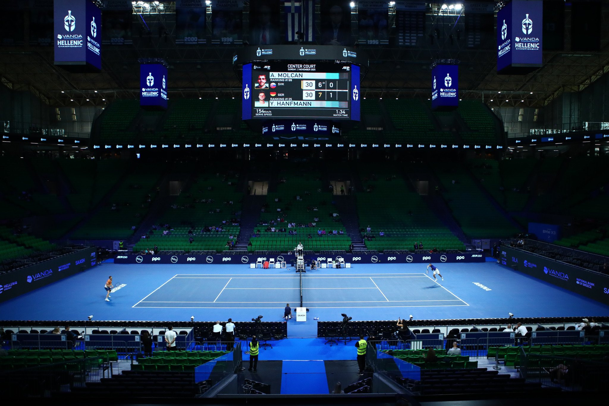 Πως το Telekom Center μετατράπηκε από γήπεδο μπασκετ σε κορτ τένις (video)