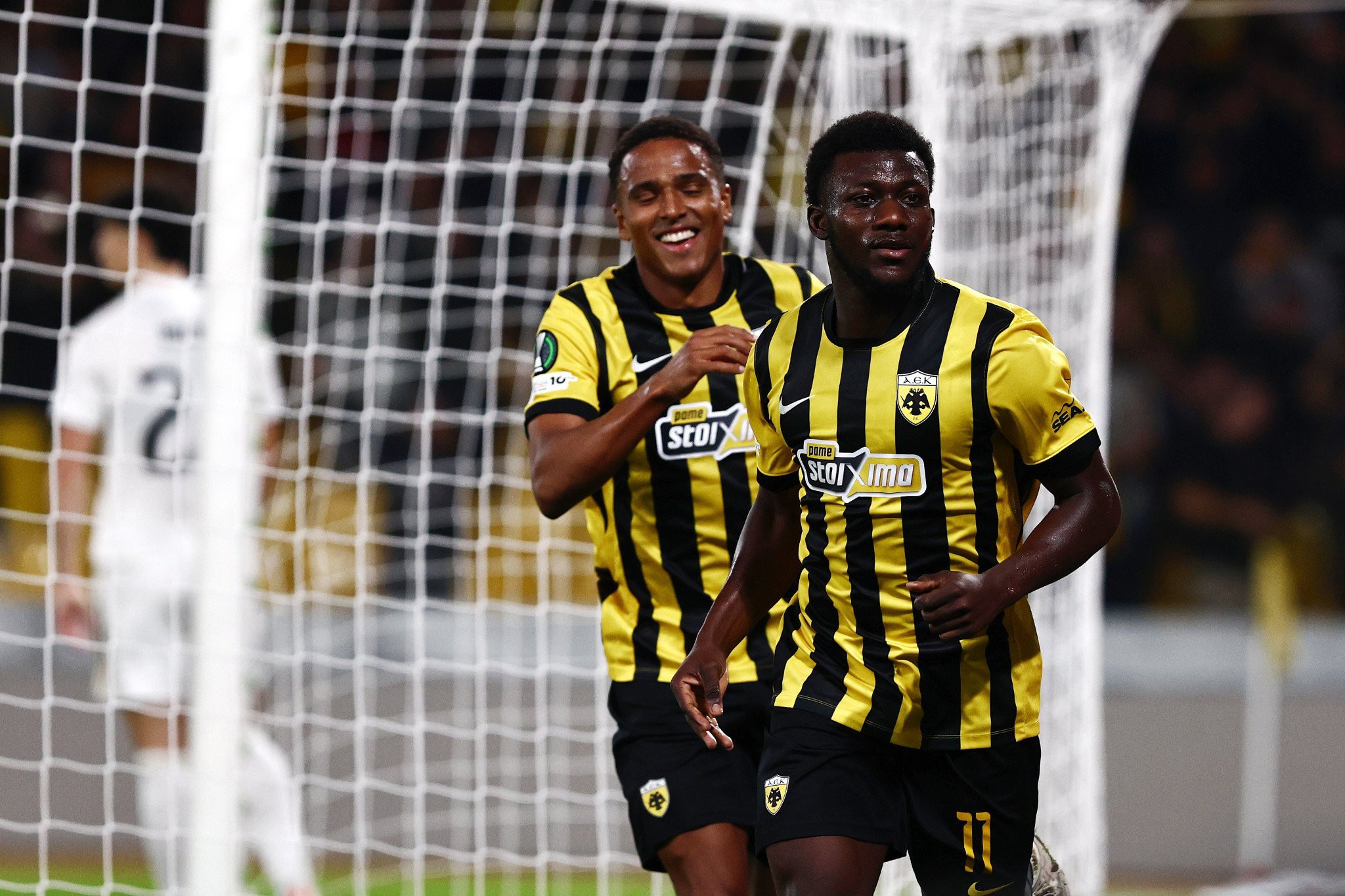 Το κιτρινόμαυρο πάρτι στη Νέα Φιλαδέλφεια και οι πανηγυρισμοί στα έξι γκολ - Η παρακάμερα του ΑΕΚ-Αμπερντίν (video)