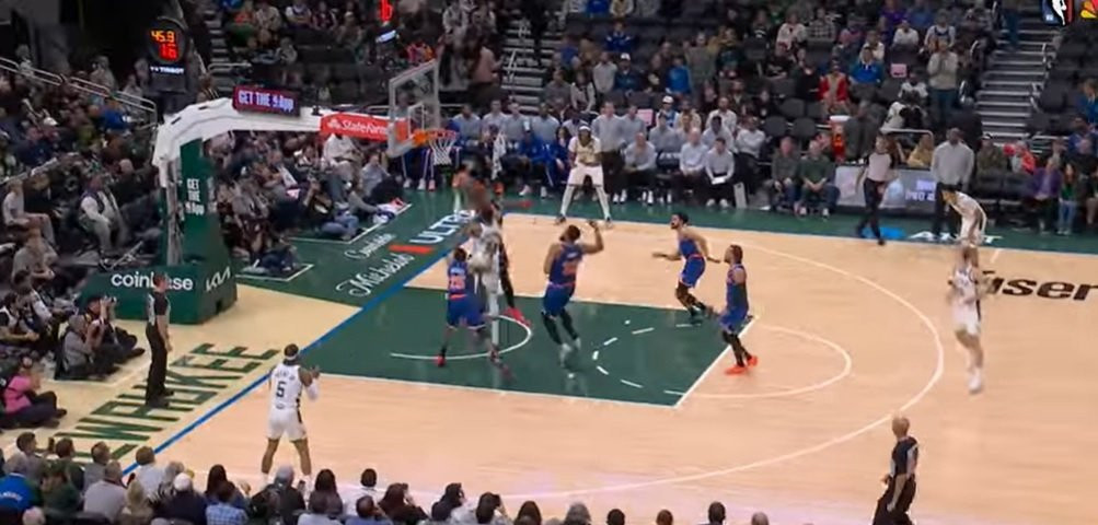 Με... ιπτάμενο Γιάννη το Top 10 του NBA (video)