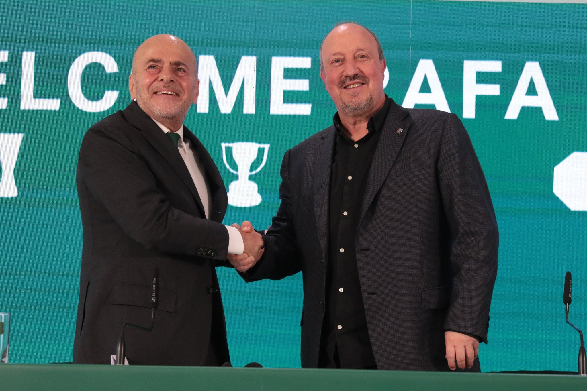 Η δημόσια «επιστροφή» του Αλαφούζου και η ειλικρίνεια του Ράφα Μπενίτεθ για το «αύριο» Η δημόσια «επιστροφή» του Αλαφούζου και η ειλικρίνεια του Ράφα Μπενίτεθ για το «αύριο»