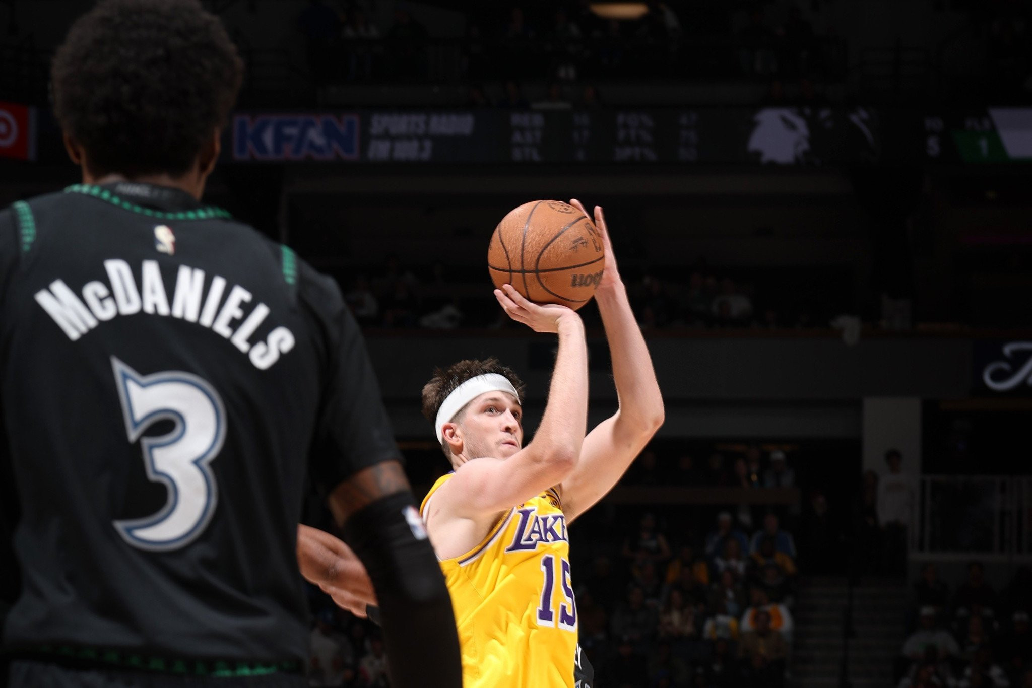 Συνεχίζουν χωρίς ήττα οι Μπουλς, με ήρωα τον Ριβς οι Λέικερς