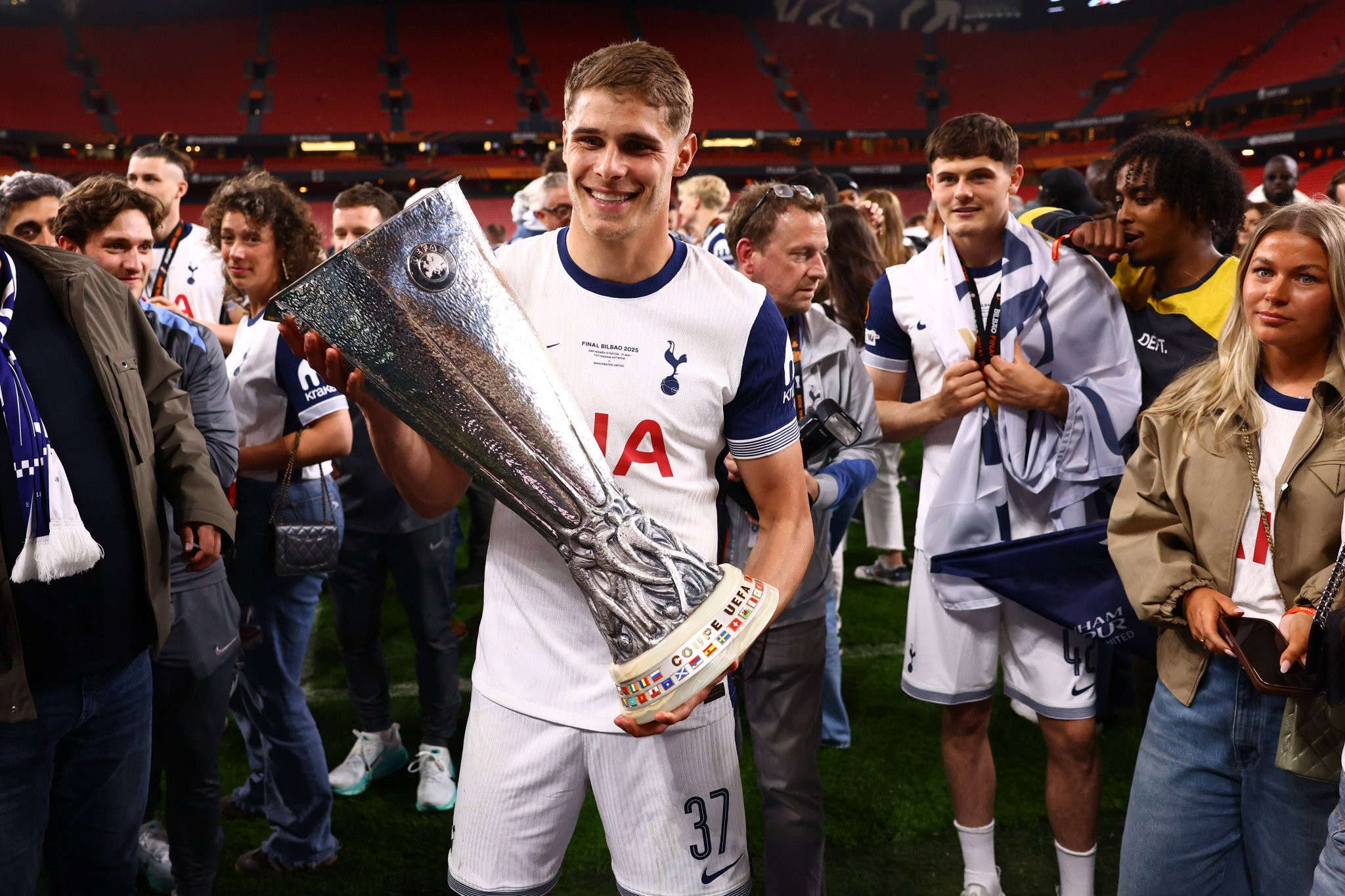 Ο «Ιπτάμενος Ολλανδός» ήταν... αργός και έγινε πολύτιμος σκόρερ: Η ιστορία του Φαν ντε Φεν (video) Ο «Ιπτάμενος Ολλανδός» ήταν... αργός και έγινε πολύτιμος σκόρερ: Η ιστορία του Φαν ντε Φεν (video)