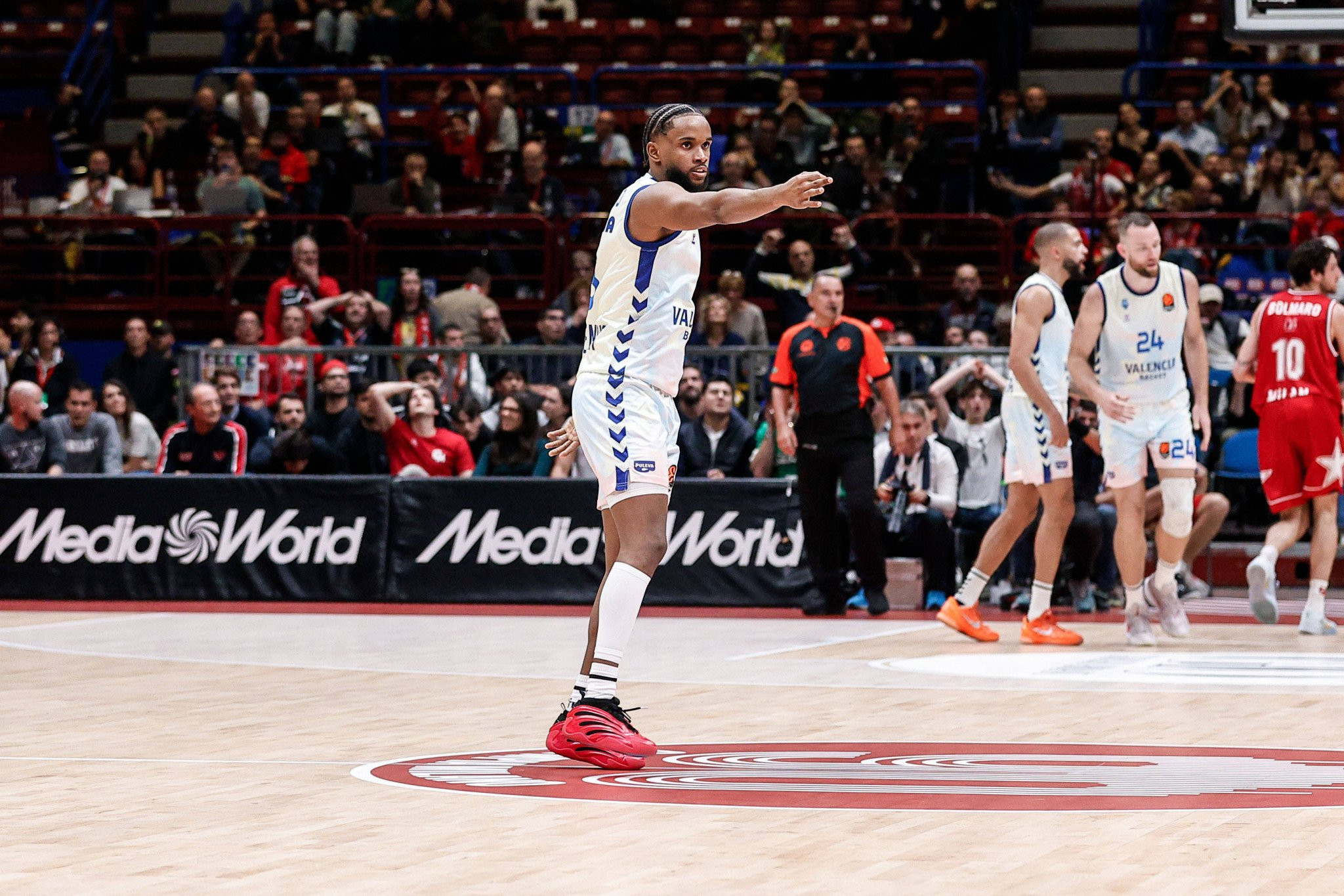 Η Roig Arena «έβραζε» και η Βαλένθια... καθάρισε την κάκιστη Φενέρμπαχτσε