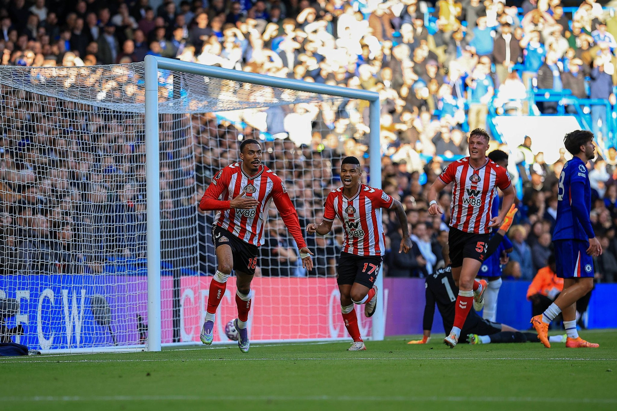 Θρίαμβος της Σάντερλαντ στην έδρα της Τσέλσι, τρίποντο στις καθυστερήσεις για τη Νιουκάστλ κόντρα στη Φούλαμ