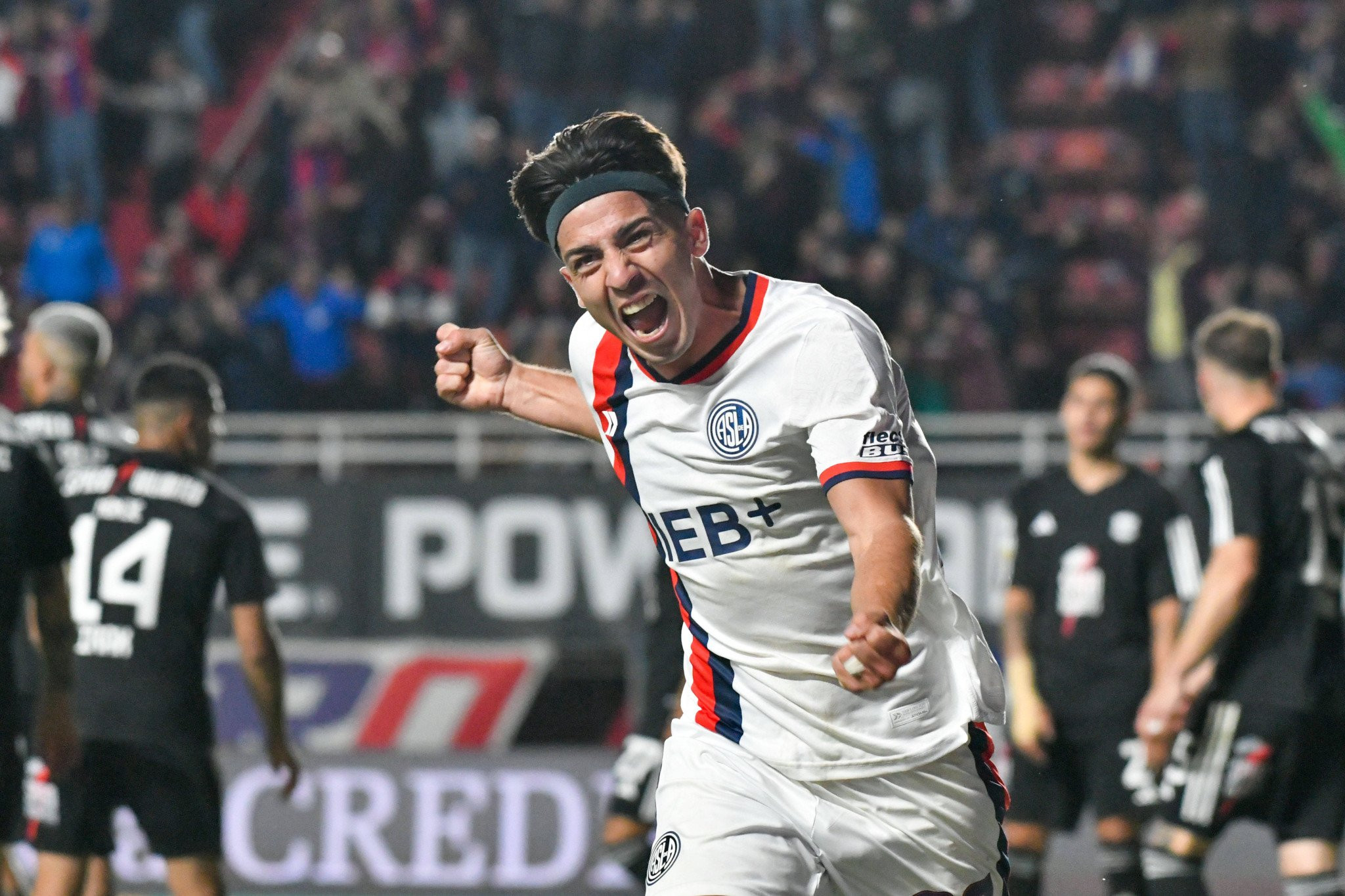 Με γκολάρα του Κουέγιο η Σαν Λορέντσο κέρδισε την Ριέστρα και της έσπασε το αήττητο (video)