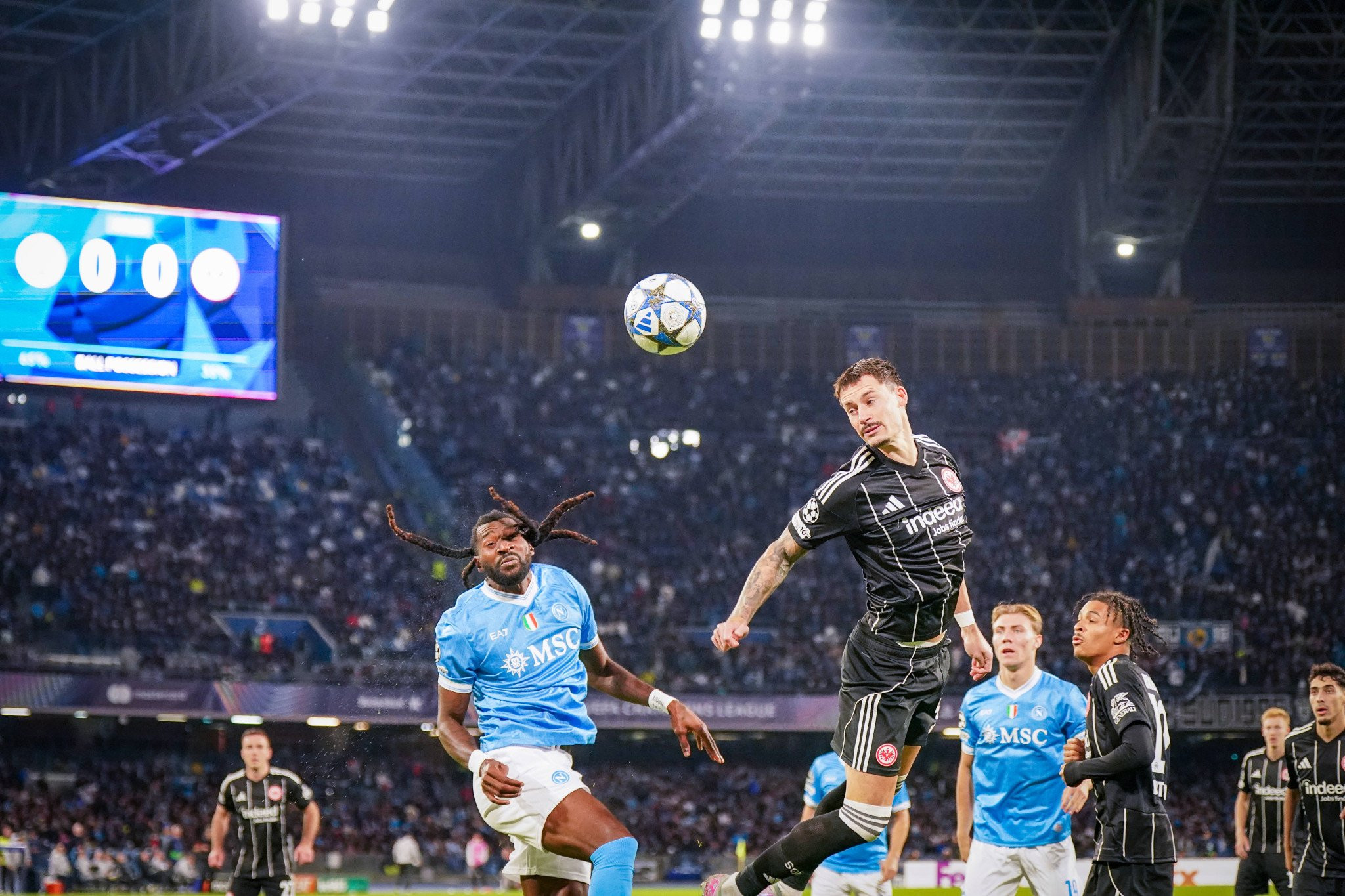 «Μπλόκο» της Άιντραχτ Φρανκούρτης στην Νάπολι και «λευκή» ισοπαλία