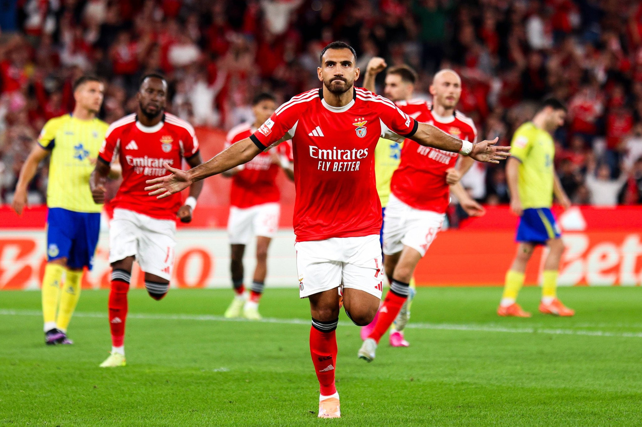 Με show και hat-trick του Παυλίδη η Μπενφίκα διέλυσε την Αρούκα