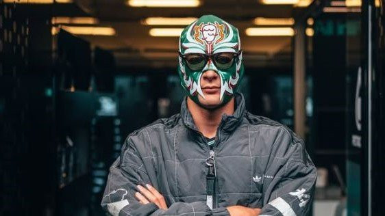 Ο Ράσελ μεταμφιέστηκε και πήγε στις κερκίδες με τους φιλάθλους για να δει τα free practice του Μεξικό