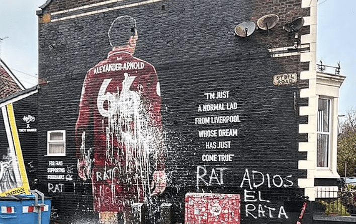 Βανδάλισαν το γκράφιτι του Αλεξάντερ-Άρνολντ στο Λίβερπουλ την ημέρα της επιστροφής του