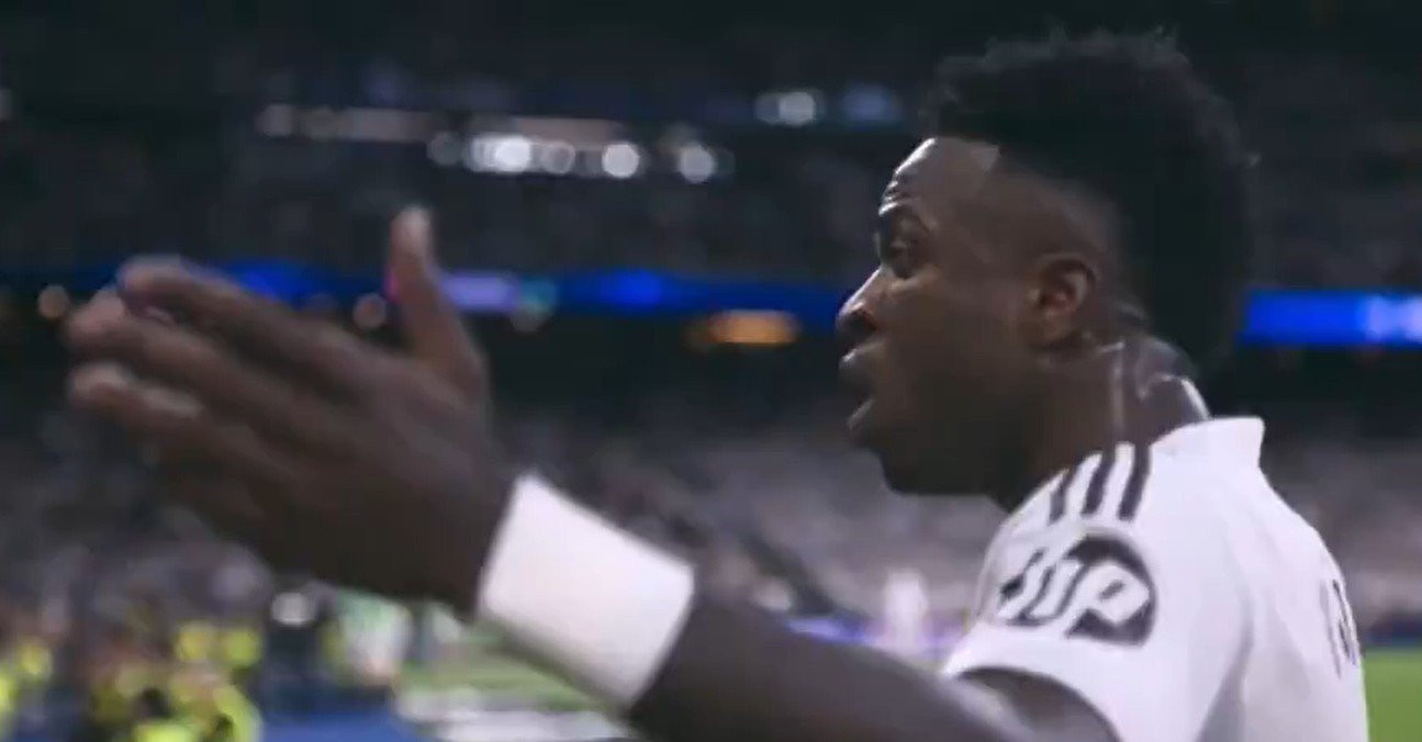 Έξαλλος ο Βινίσιους με τον Τσάμπι Αλόνσο - Αντέδρασε έντονα την ώρα της αλλαγής του (video)