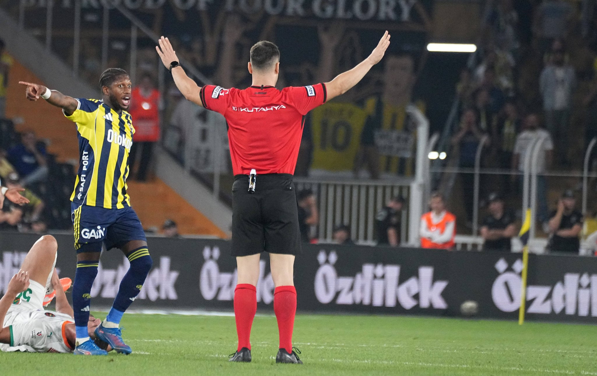 Σκάνδαλο στην Τουρκία: Σε διαθεσιμότητα 149 διαιτητές για παράνομο στοιχηματισμό