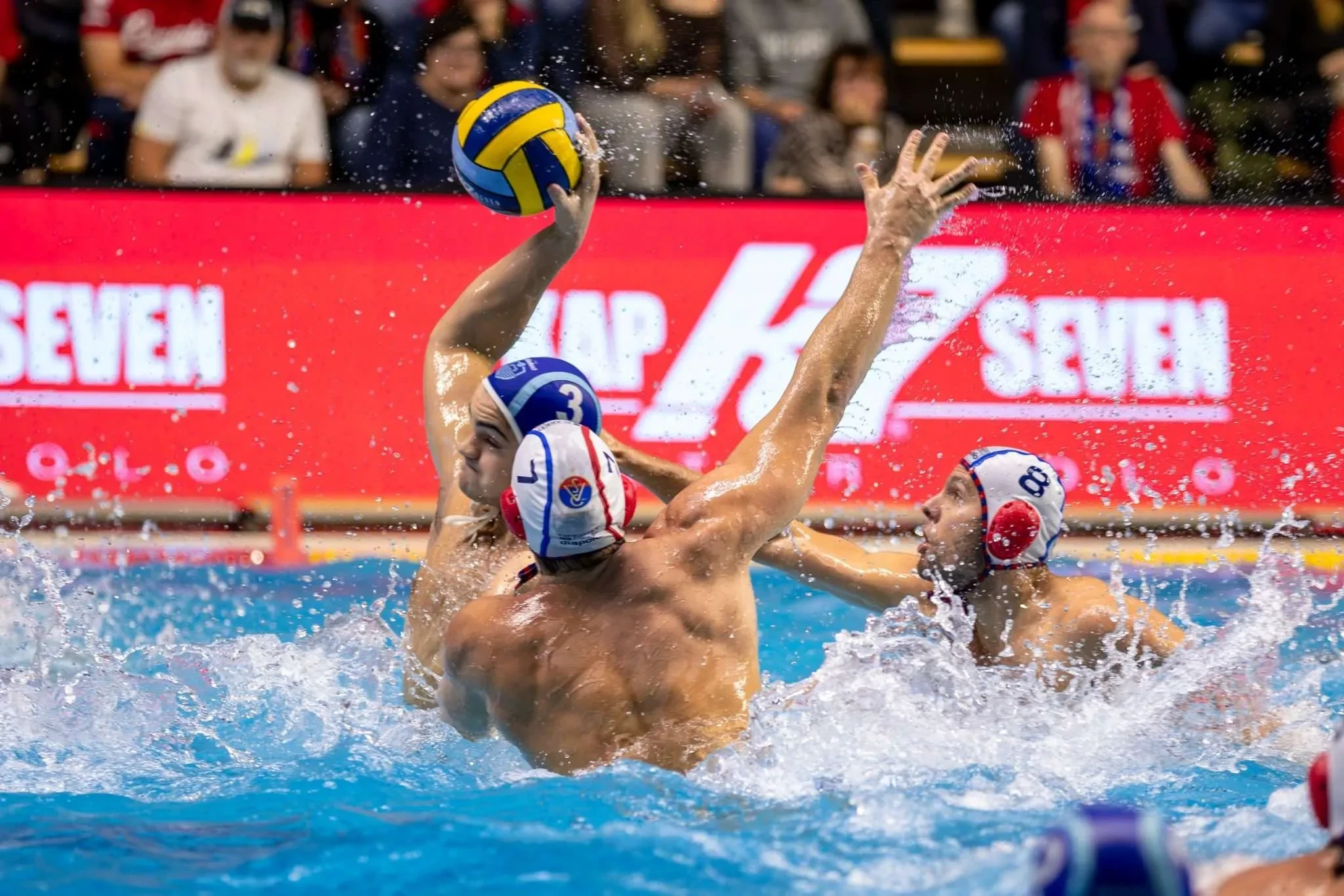 Η Μλάντοστ «καταδιώκει» τον Ολυμπιακό στον Α όμιλο του Champions League του πόλο