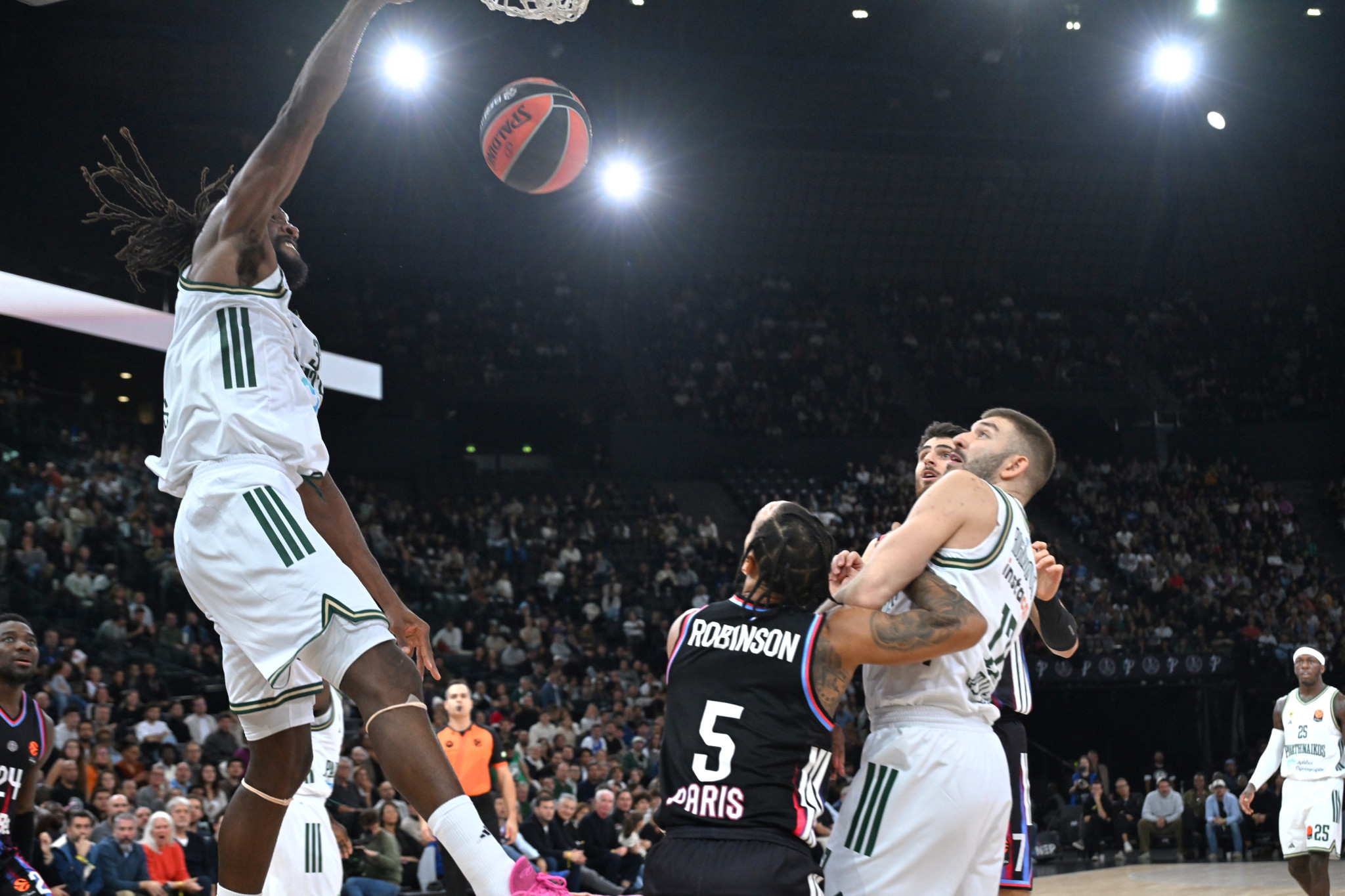 Η «ακραία» στατιστική του Φαρίντ στο πρώτο ημίχρονο κόντρα στην Παρί με μόλις μια προπόνηση (video)