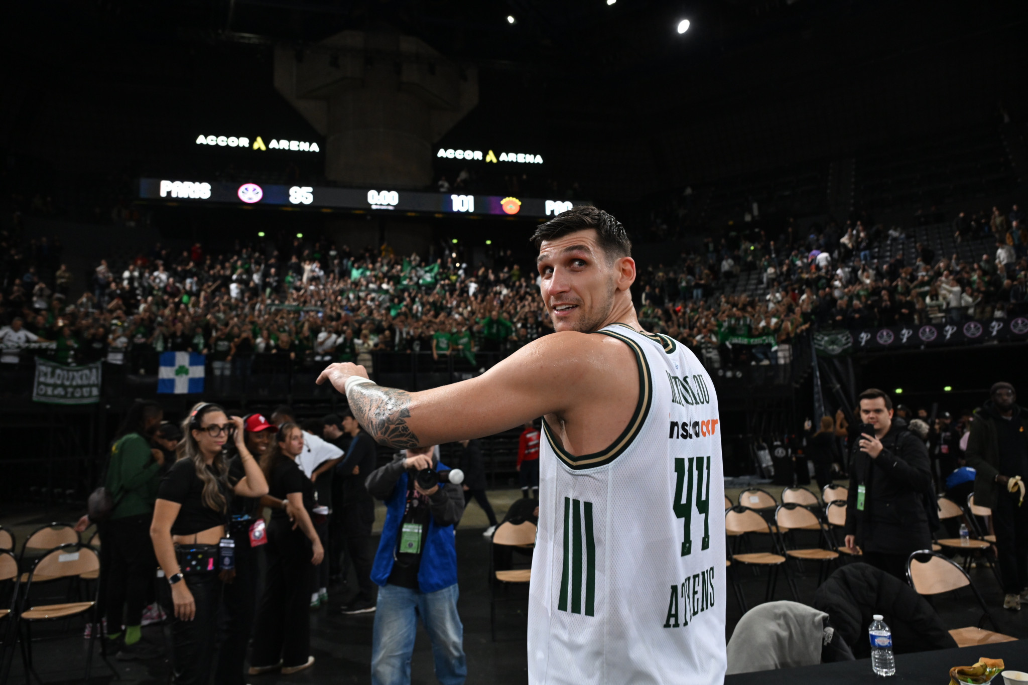 Το βίντεο του Athletiko με τους πανηγυρισμούς του Μήτογλου με τον κόσμο του Παναθηναϊκού