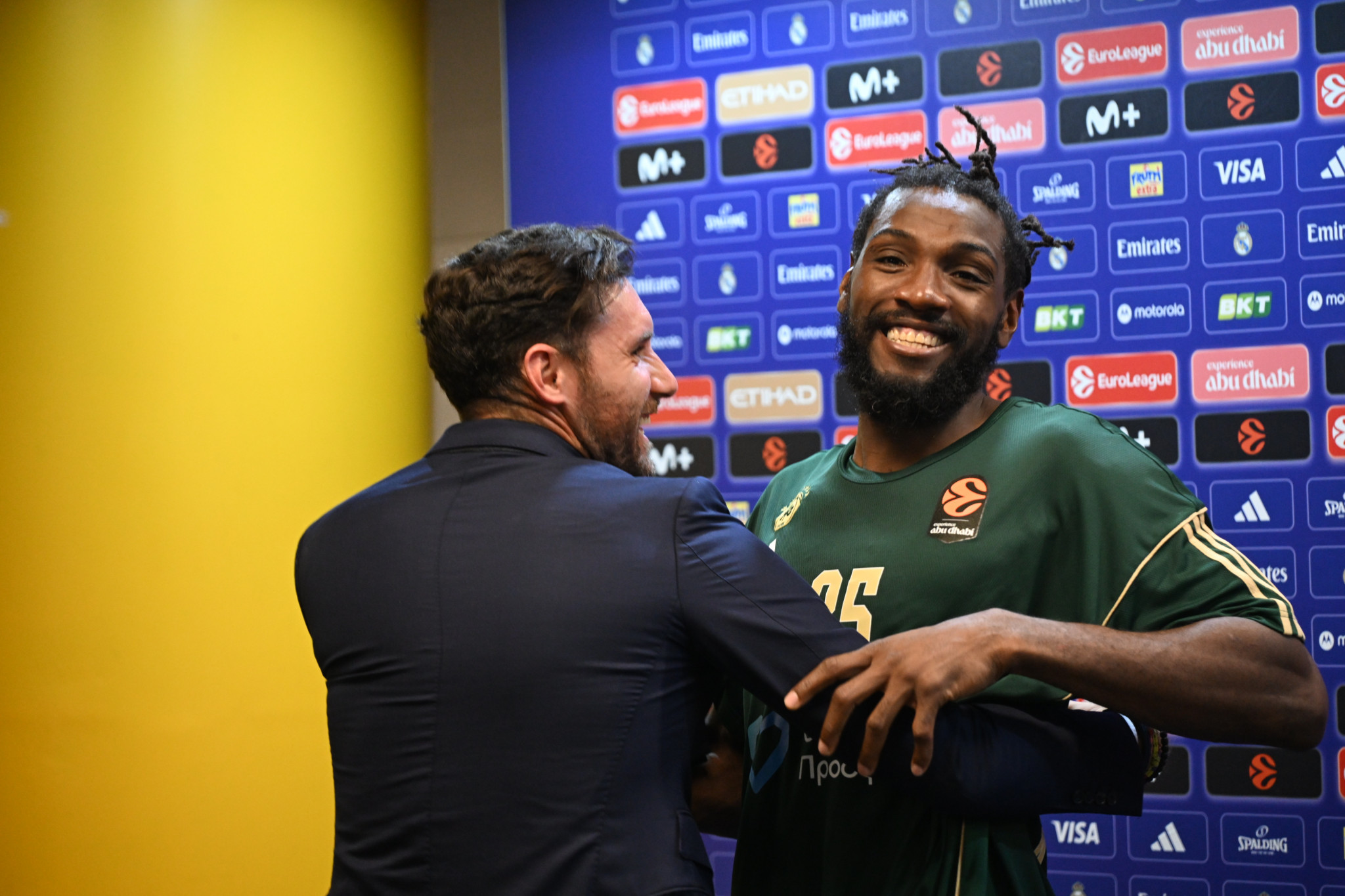 «Θερμή» αγκαλιά Ρούντι Φερνάντεθ - Φαρίντ στη Μαδρίτη