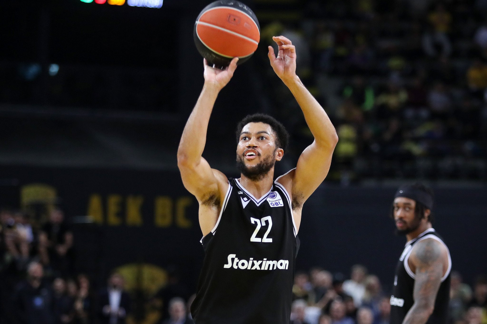 Ο Στέφεν Μπράουν στο Athletiko: «Ο Ζντοβτς με εμπιστεύεται να είμαι ο ηγέτης του ΠΑΟΚ»