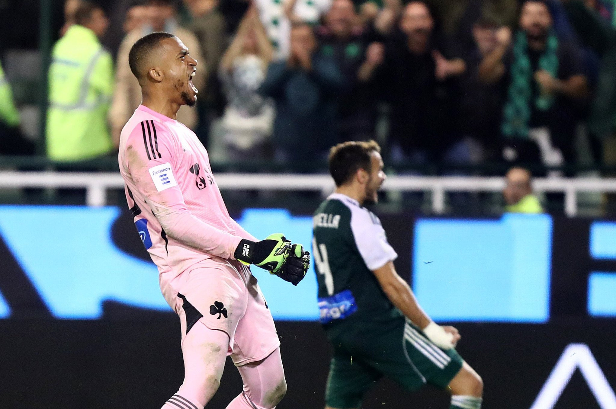 Η κίνηση των παικτών του Παναθηναϊκού με τον Λαφόν στο τέλος του αγώνα που έδειξε πολλά (photos)