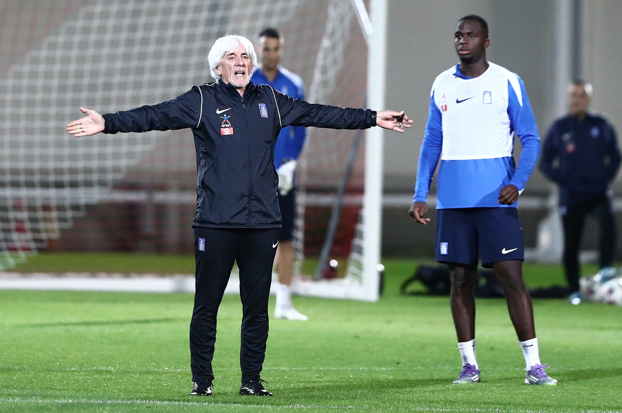 Προπόνηση με έμφαση στη τακτική και όλους τους διεθνείς διαθέσιμους στην Εθνική