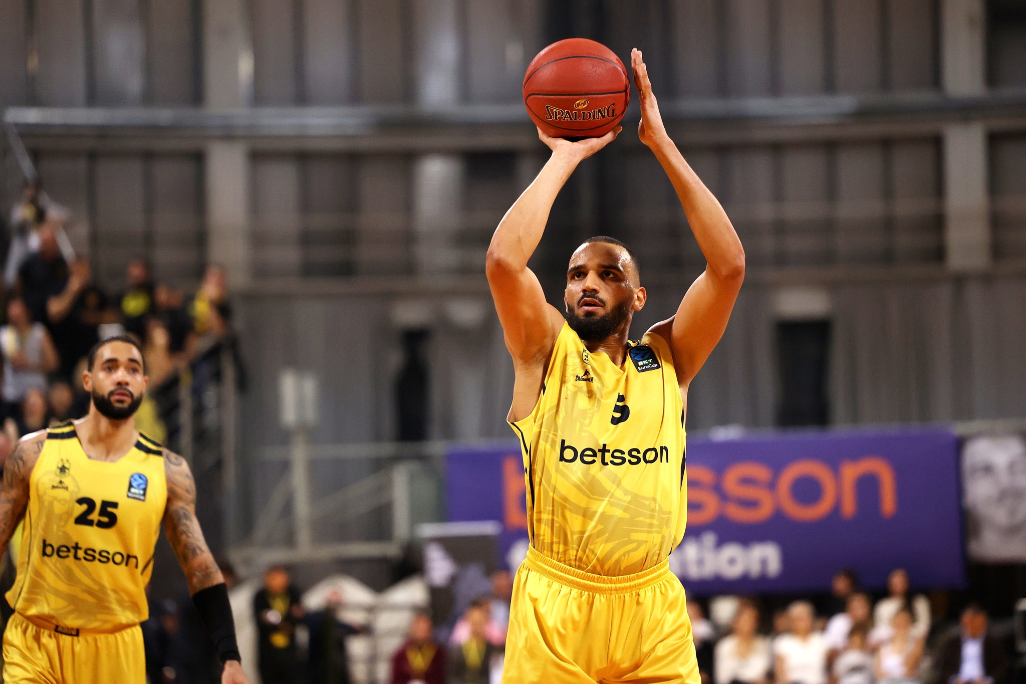 Ο Άρης έκανε ένα βήμα μπροστά, ο Νουά φώναξε «παρών» και ο Φορμπς... απογοήτευσε ξανά