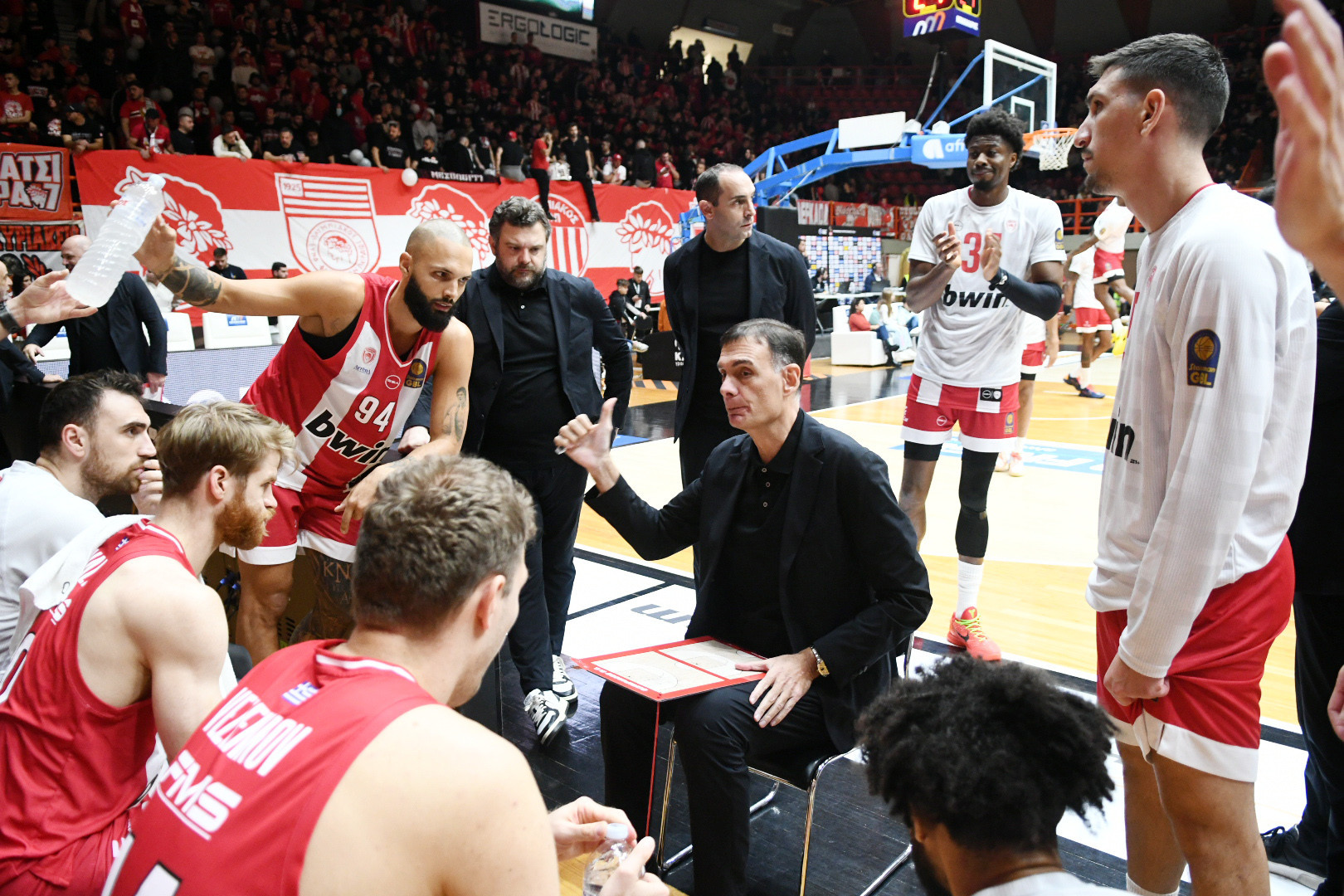 Ξέσπασε ο Μπαρτζώκας για τα λάθη των παικτών του: «Με εκθέτετε!» (video)