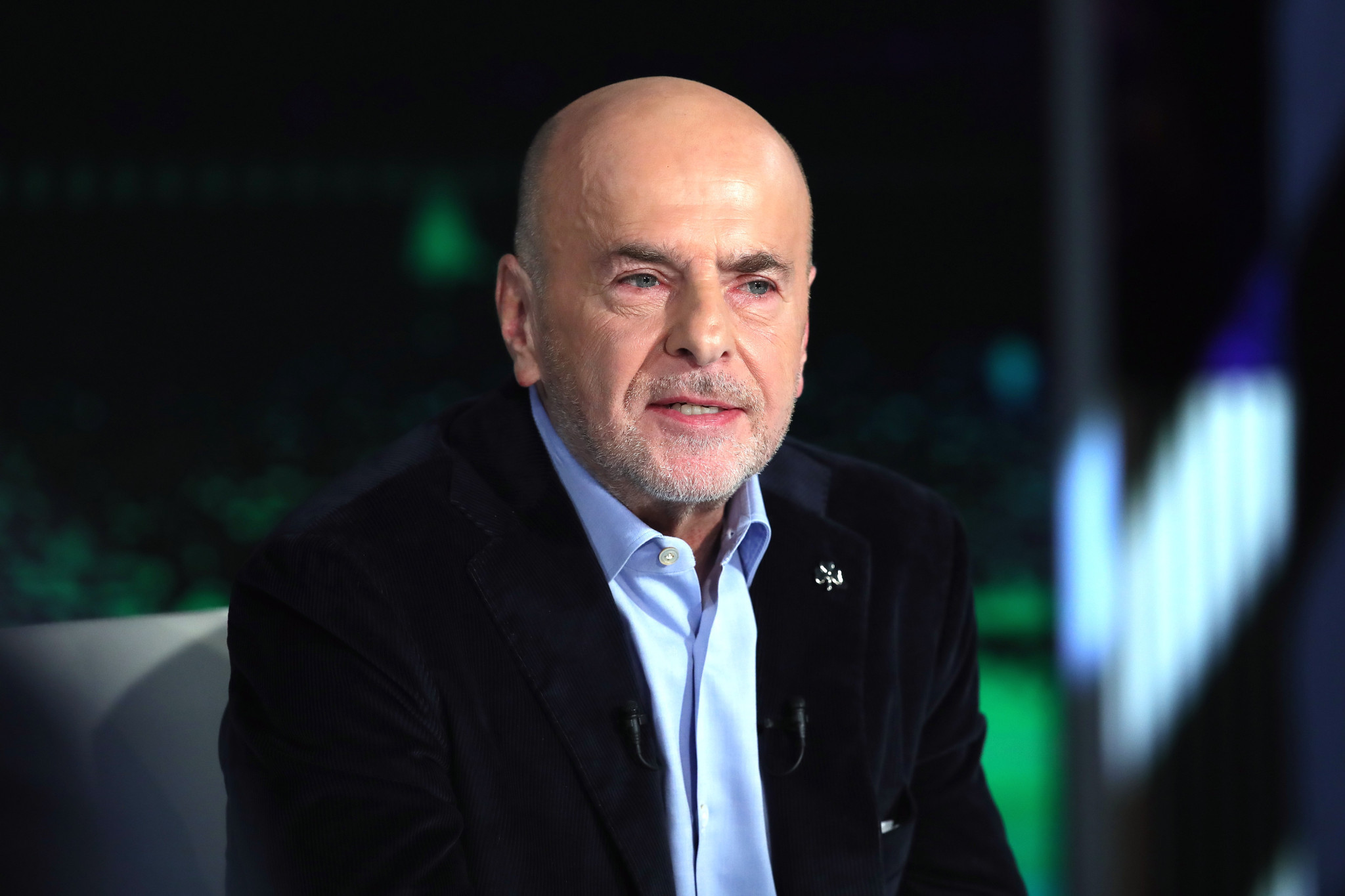 Αυτή είναι η αίθουσα που θα δώσει τη συνέντευξη ο Γιάννης Αλαφούζος (photo)