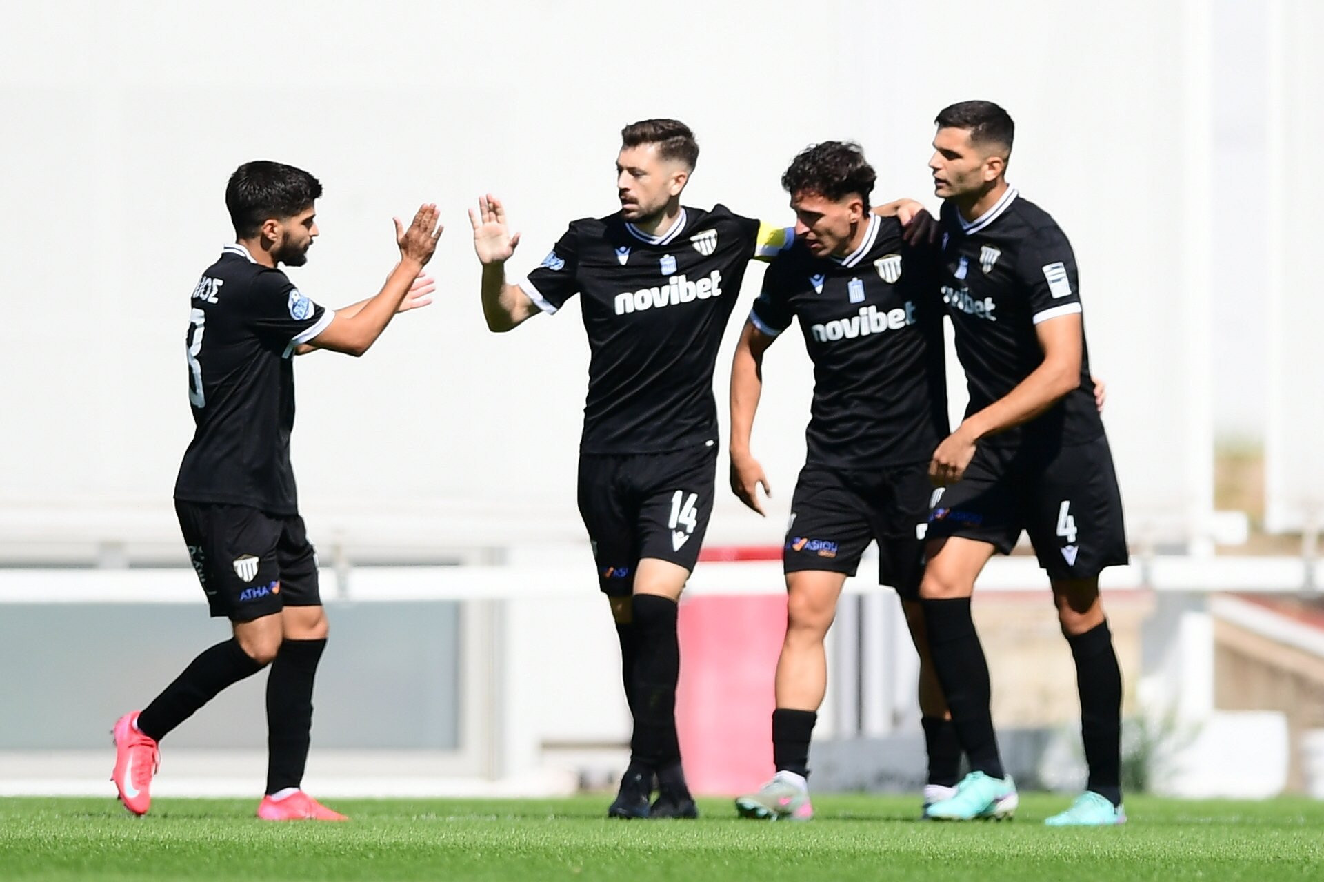 «Πρωταθλήτρια Χειμώνα» η Καλαμάτα, νίκησε δύσκολα την Ελλάς Σύρου