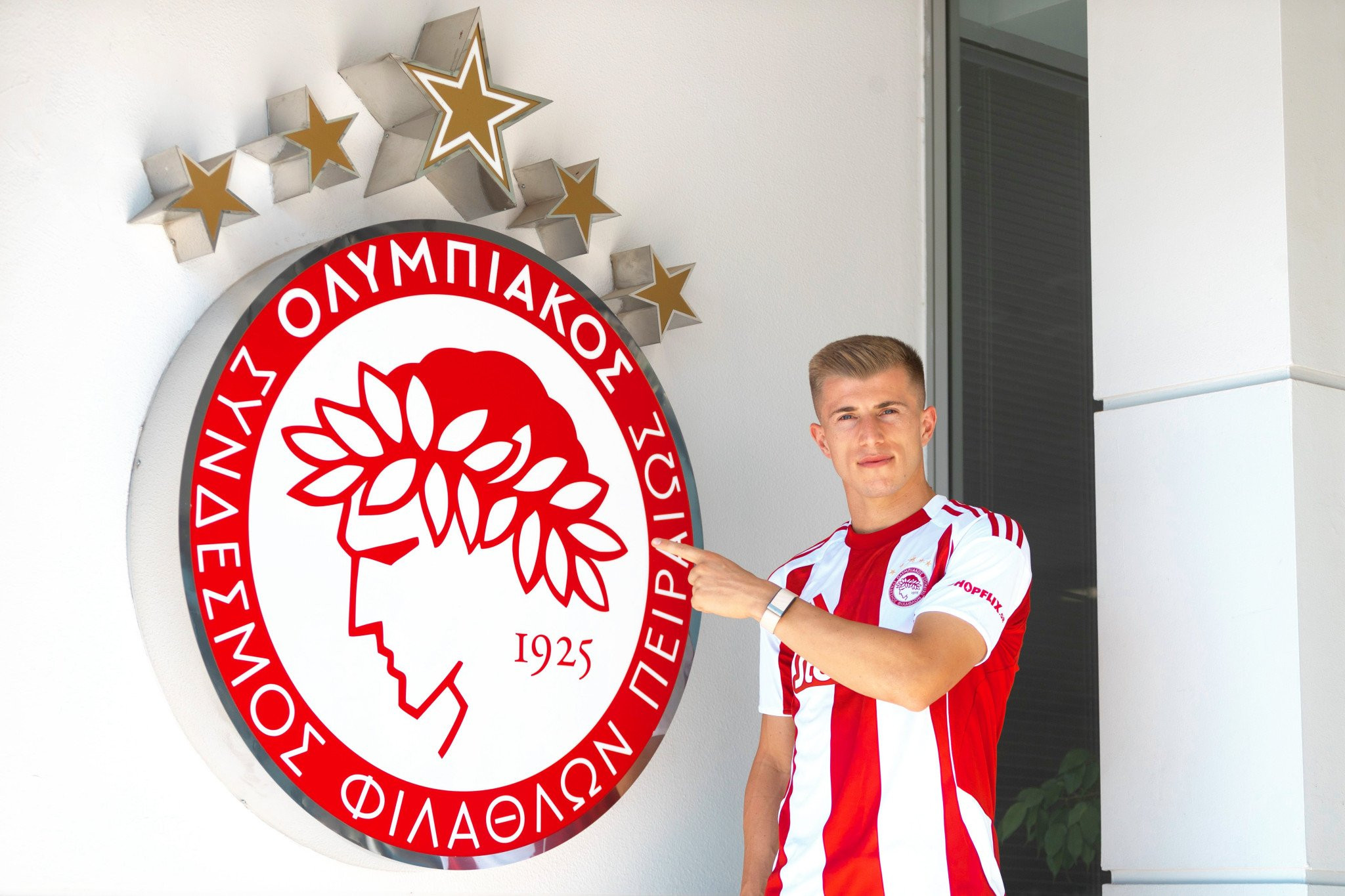 Ο Κοστίνια μετά την ανανέωση με τον Ολυμπιακό - «Νιώθω μεγάλη περηφάνεια»