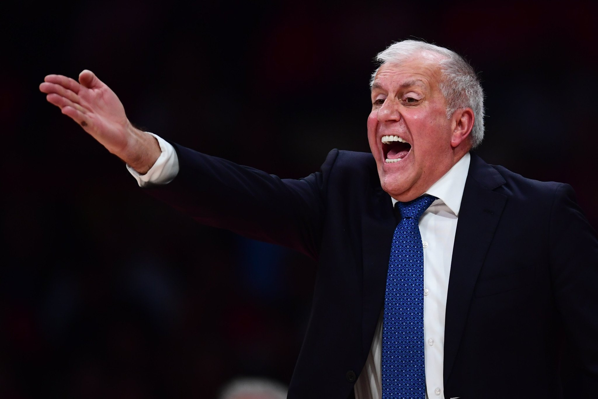 Λακωνικός Ομπράντοβιτς, είπε «πρέπει να δω κάποια πράγματα» κι... έφυγε!