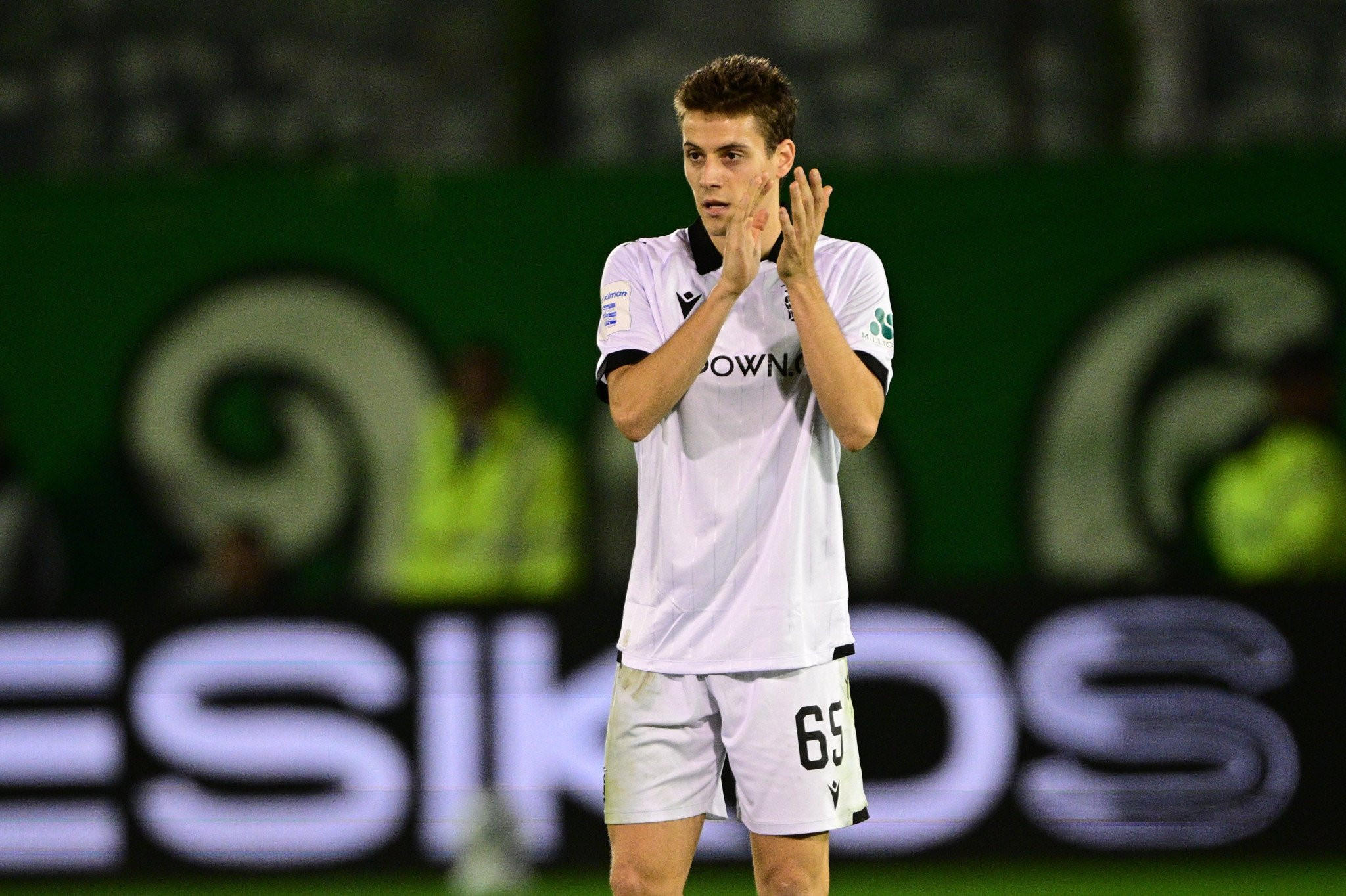 Ο κόσμος του Παναθηναϊκού αποθέωσε την γκολάρα του Κωνσταντέλια κι εκείνος ανταπέδωσε