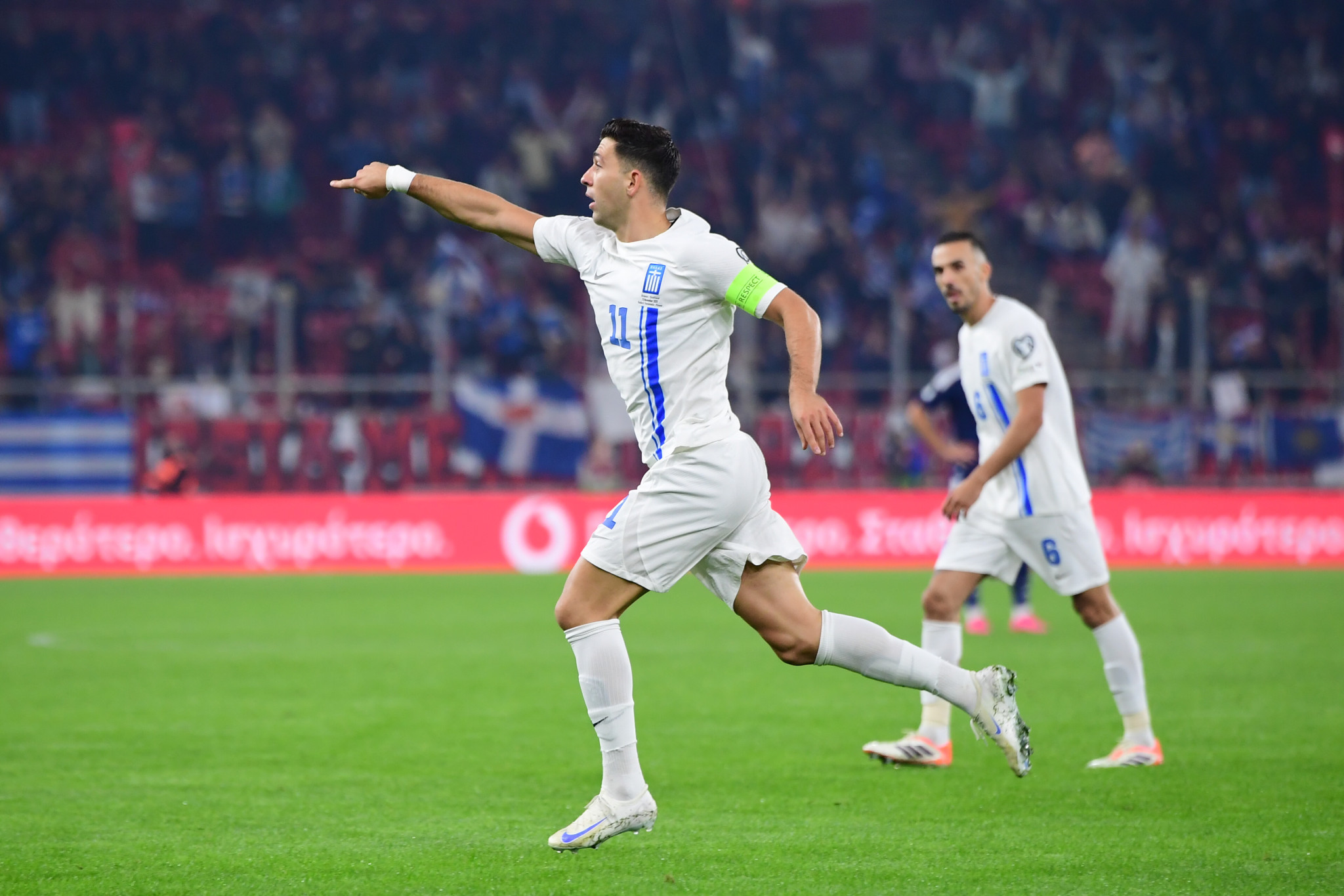 «Όλοι, όλοι, όλοι»: Ο ηγετικός πανηγυρισμός του Μπακασέτα στο γκολ (video)