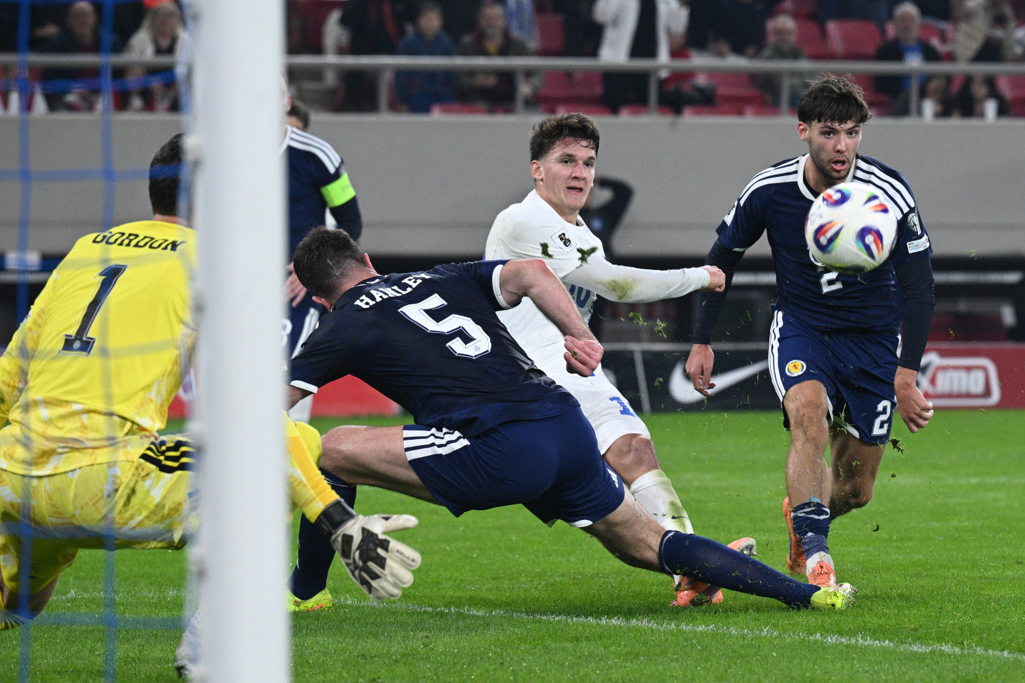 «Πολιορκία» της Εθνικής Ελλάδας και τρεις μεγάλες χαμένες ευκαιρίες (video)