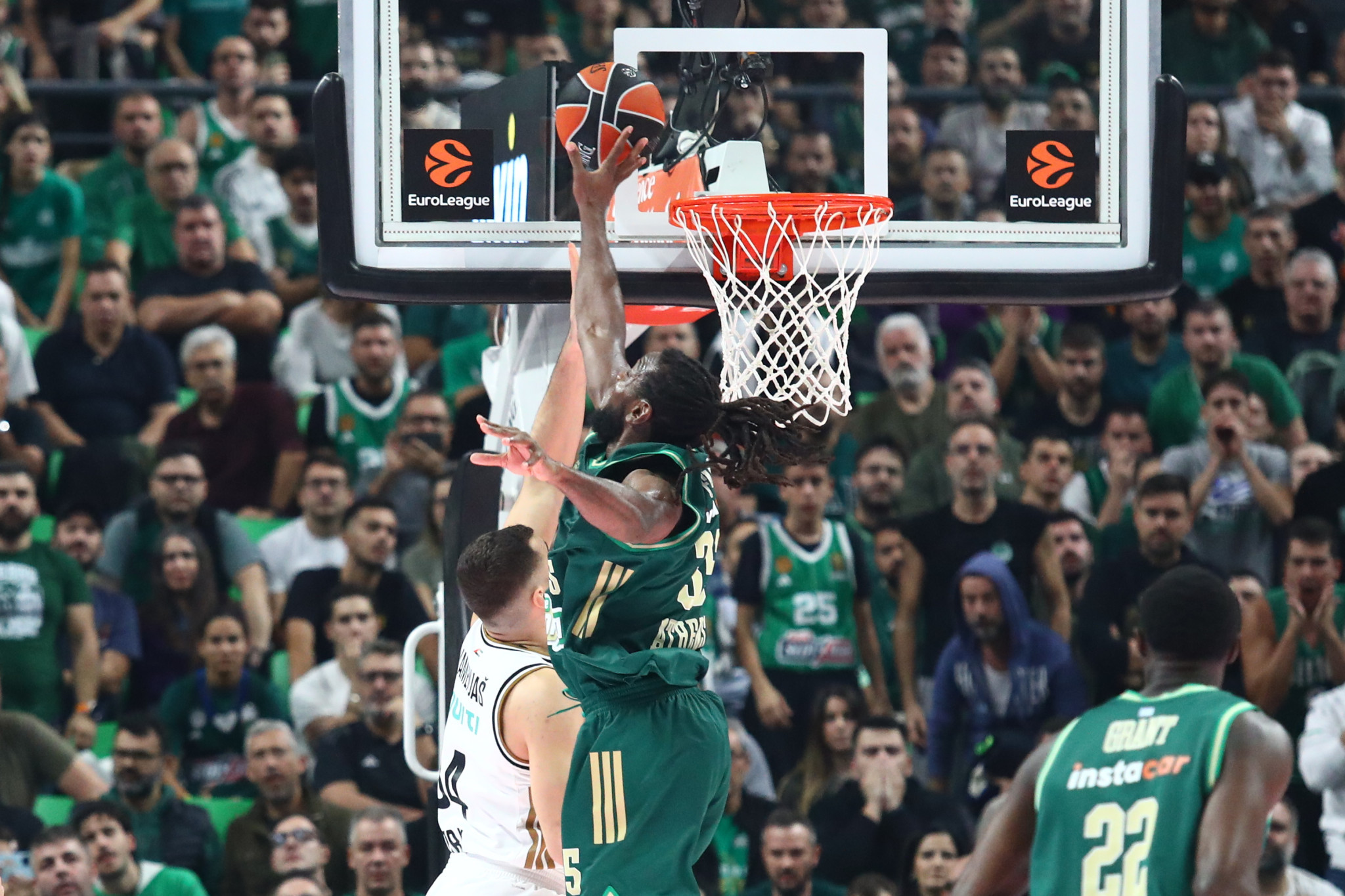 «Block-party» του «Manimal» στο πρώτο ημίχρονο απέναντι στην Dubai (video)