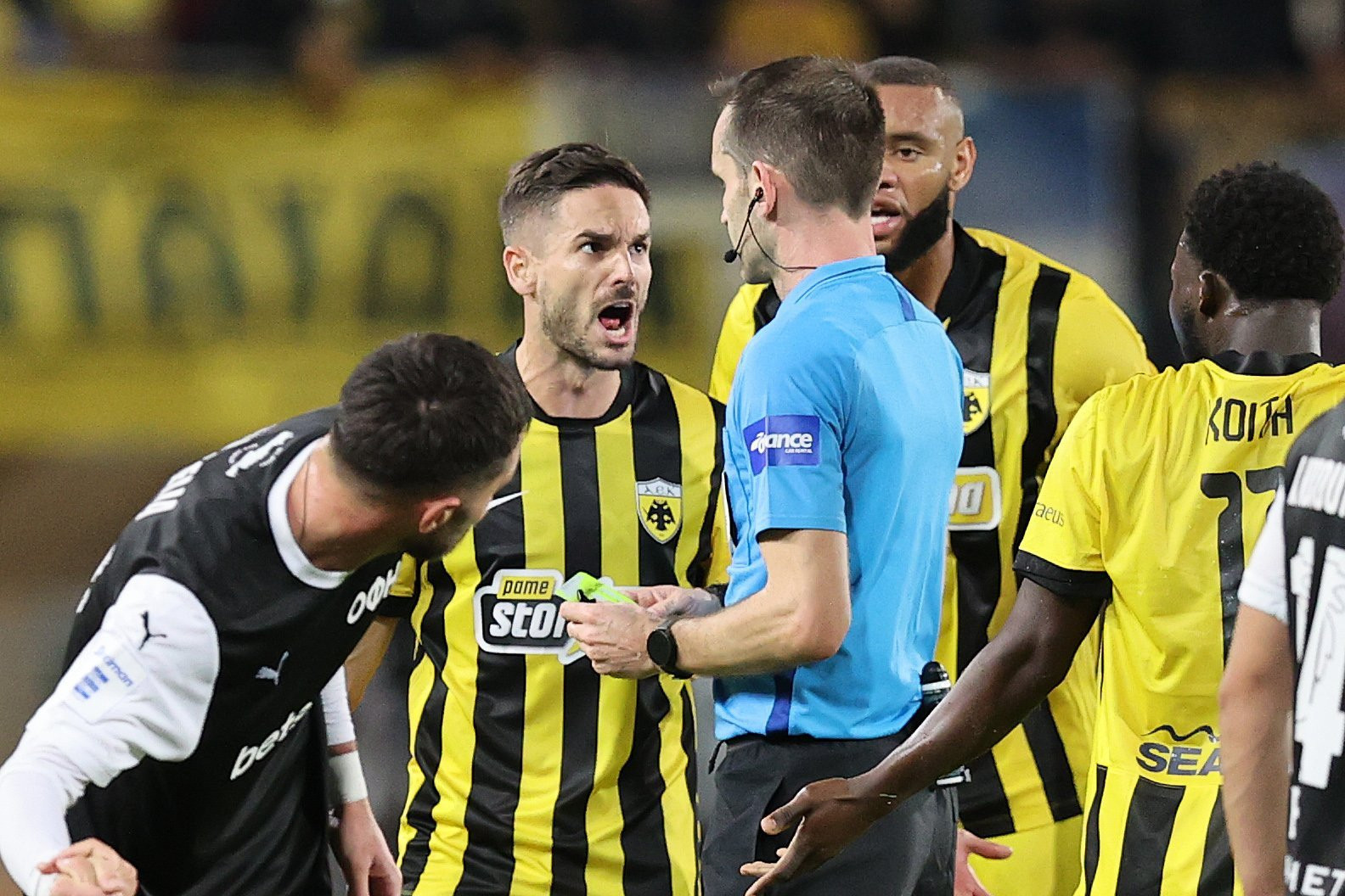 Το γκολ του Γιόβιτς που ακυρώθηκε για φάουλ του Μουκουντί (video)