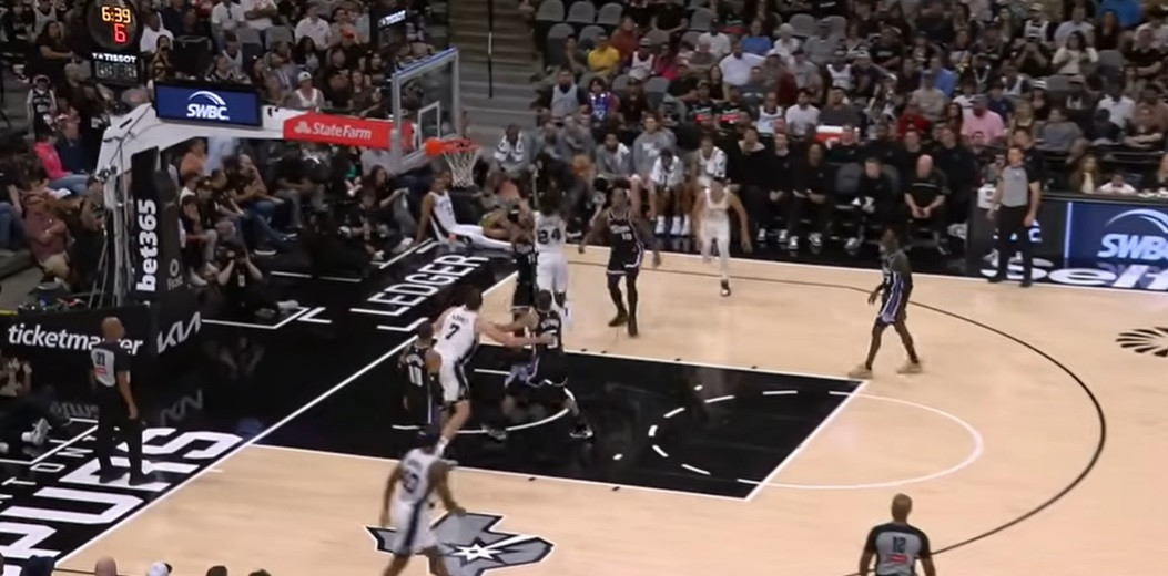 Γεμάτο θέαμα και... πτήση Βασέλ το Top 10 του ΝΒΑ (video)