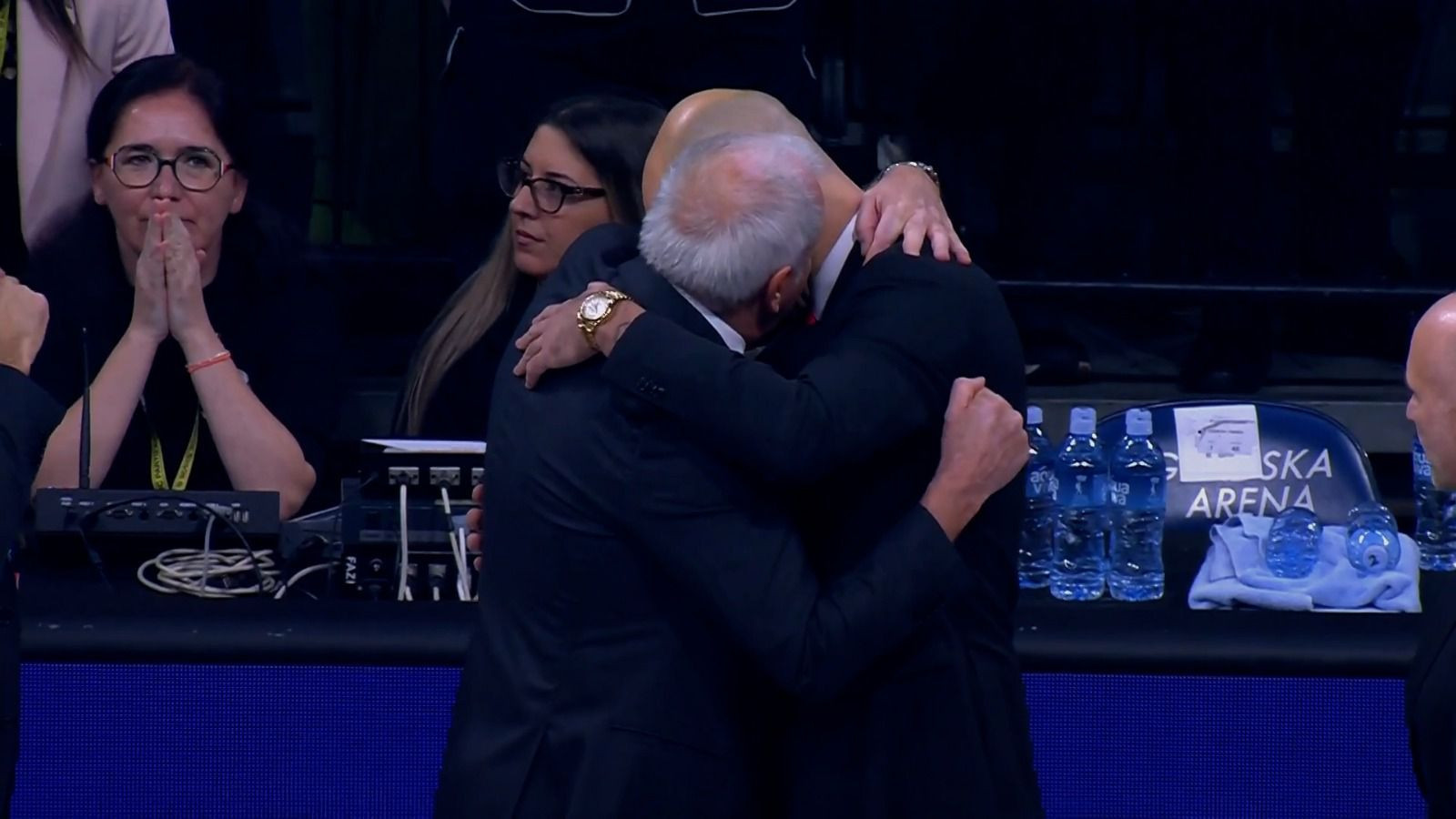 Τι είπαν Ομπράντοβιτς-Σπανούλης στην ιστορική αγκαλιά