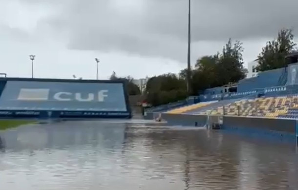 Το γήπεδο της Εστορίλ πλημμύρισε - Ισχυρή κακοκαιρία στην Πορτογαλία (videos)