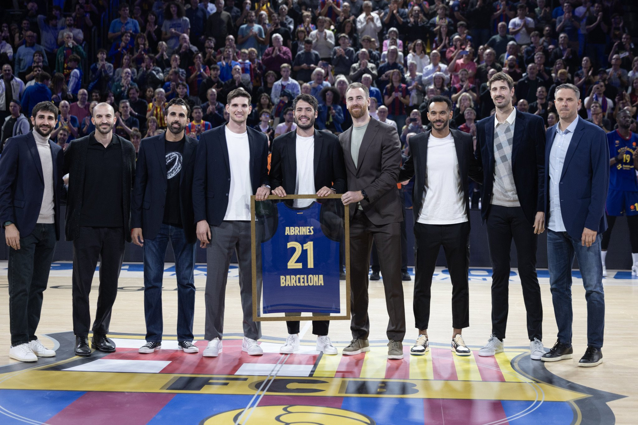 Γεμάτη θρύλους η βράβευση του Αμπρίνες πριν από το Μπαρτσελόνα - Ρεάλ Μαδρίτης (video)