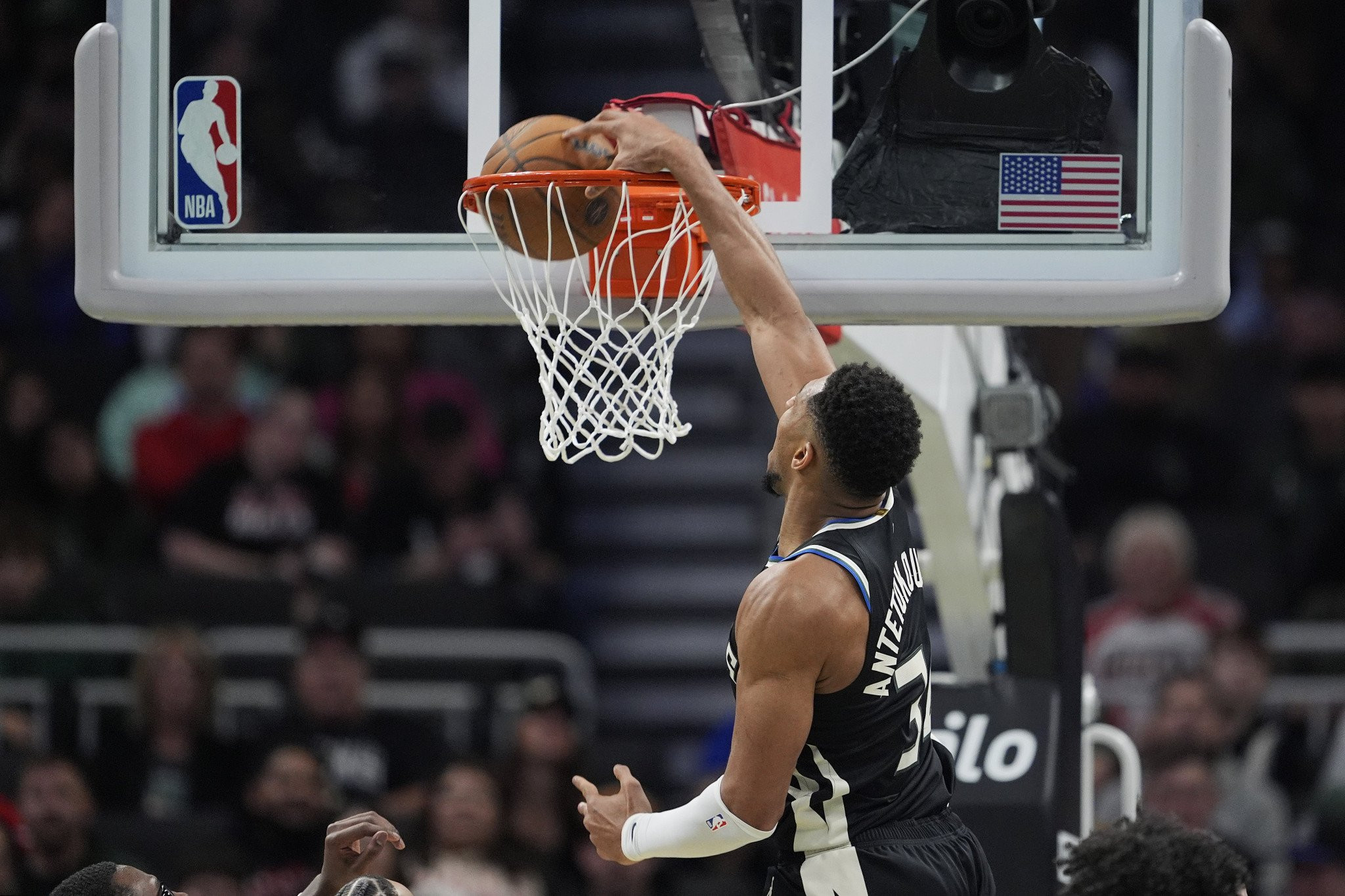 Τα καλύτερα του Γιάννη Αντετοκούνμπο στη νίκη των Μπακς επί των Μπουλς (Video)