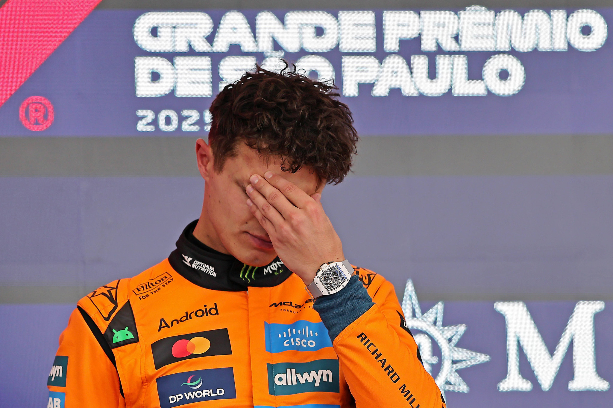 Μηχανικός της Racing Bulls ενθάρρυνε το κοινό στις αποδοκιμασίες κατά του Νόρις (video)